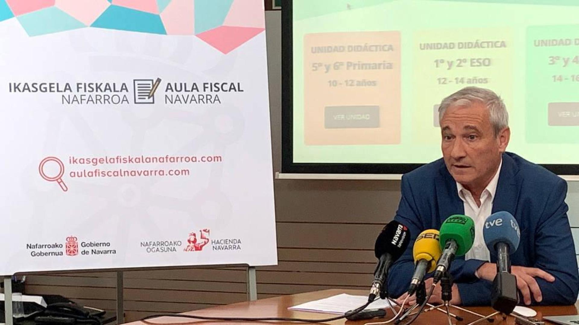 El consejero Mikel Aranburu en la presentación de la web Aula Fiscal Navarra.