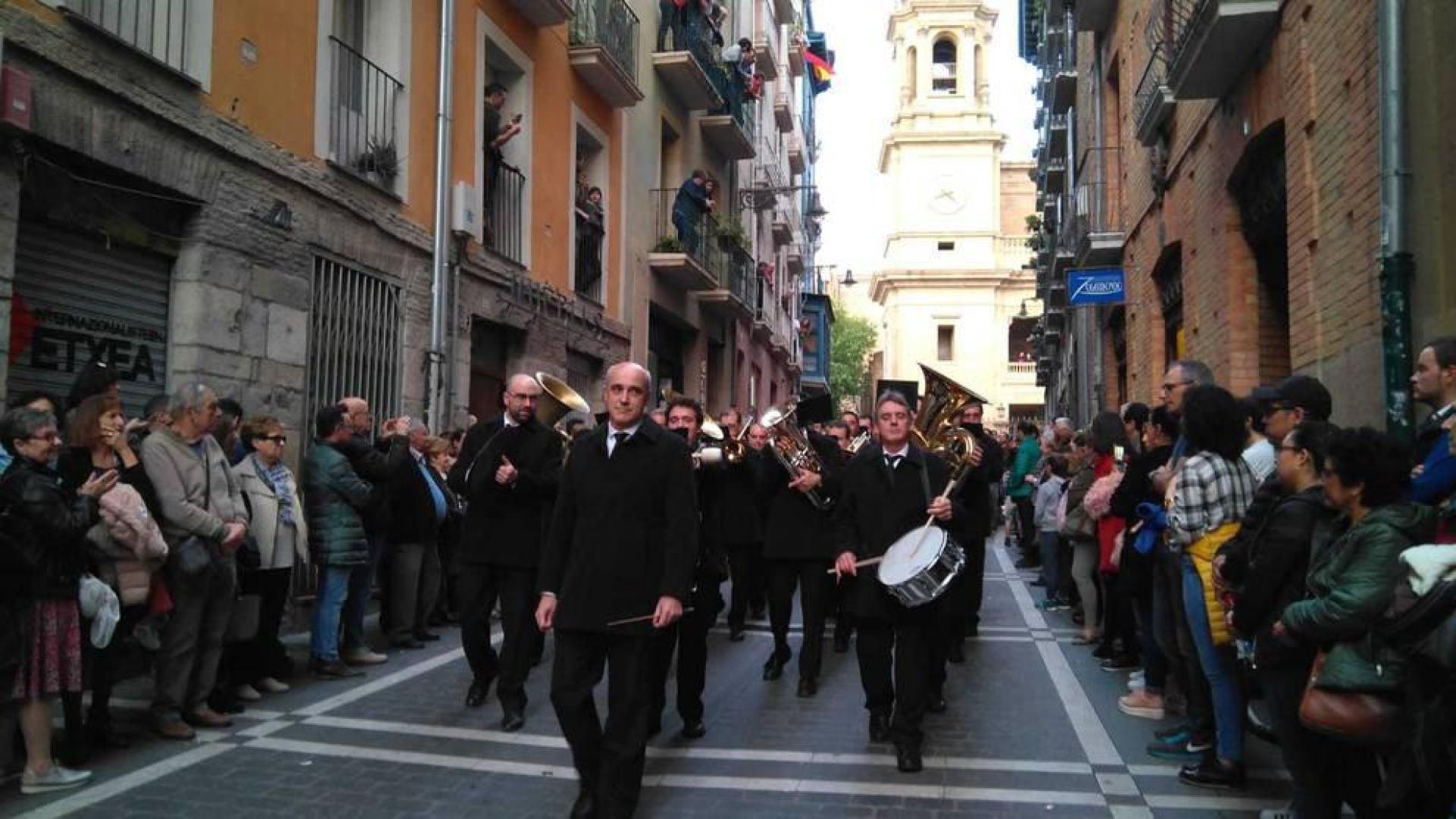 La Pamplonesa cierra la comitiva religiosa de la procesión del Santo Entierro de Pamplona