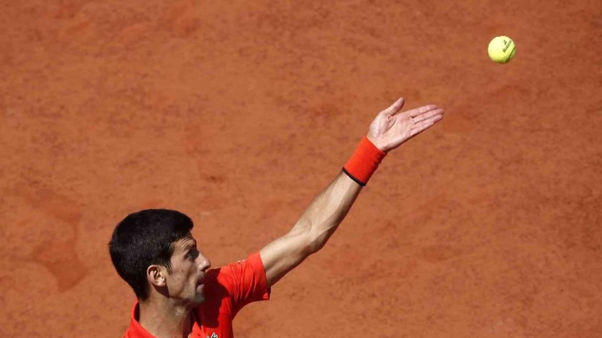 El tenista serbio Novak Djokovic, durante el partido de cuartos de final de Roland Garros contra el alemán Alexander Zverev.