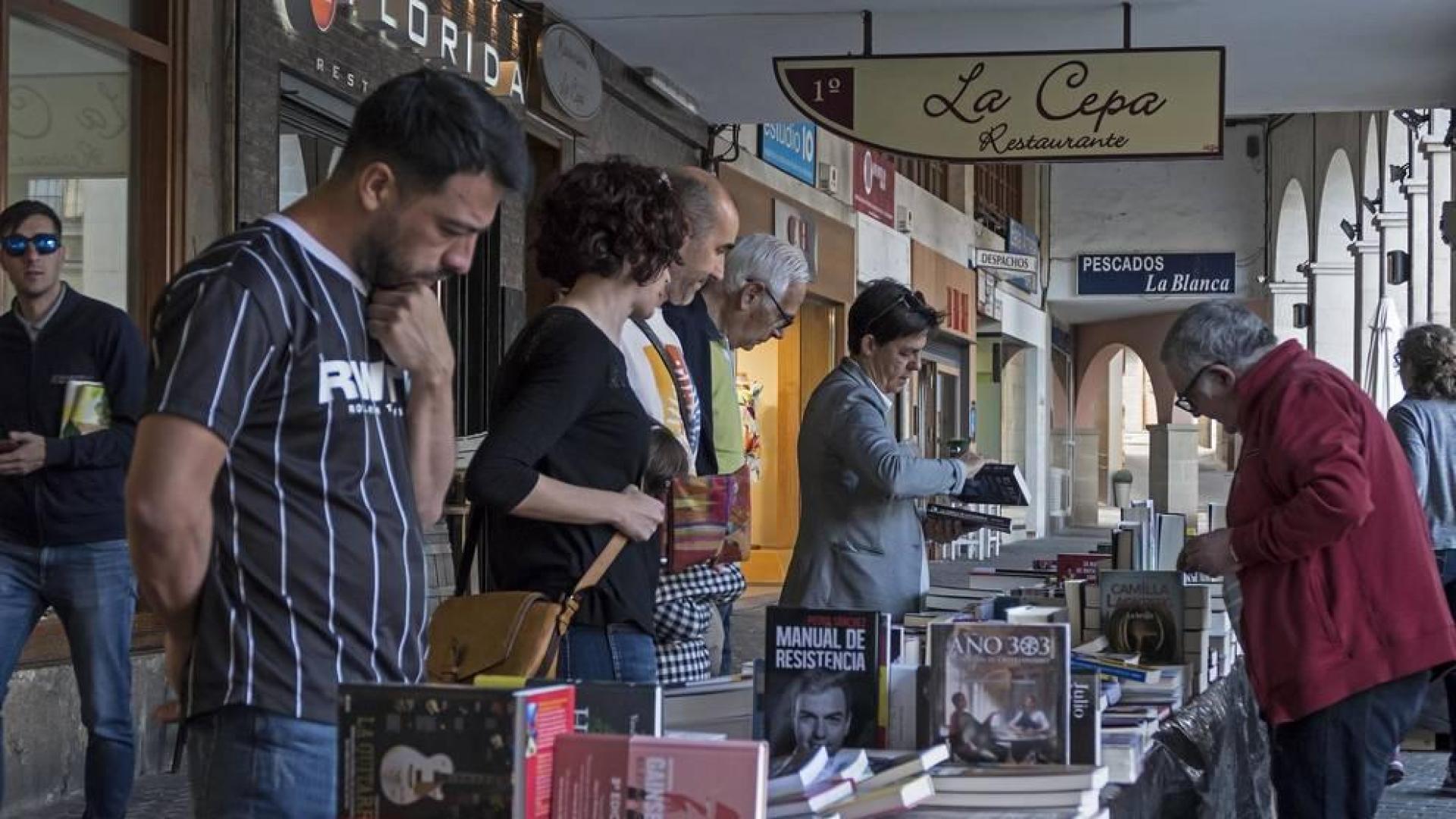 Estella, entre libros en su feria veterana