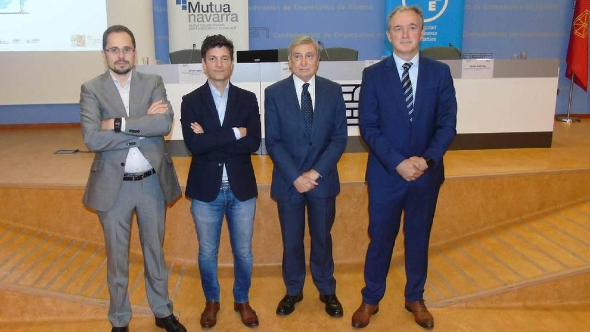Javier Igea (responsable de Empresa Saludable de Mutua Navarra), Javier Zubicoa (director del Servicio de Trabajo del Gobierno de Navarra), José Antonio Sarría (presidente de CEN) y Juan Manuel Gorostiaga (director general de Mutua Navarra).