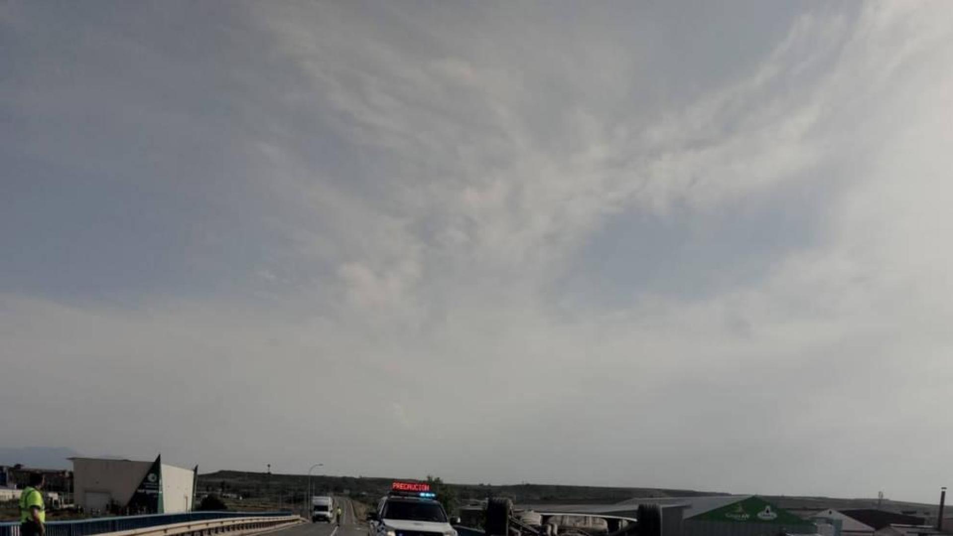 Dos heridos en el vuelco de un coche en la carretera N-113 cerca de Castejón