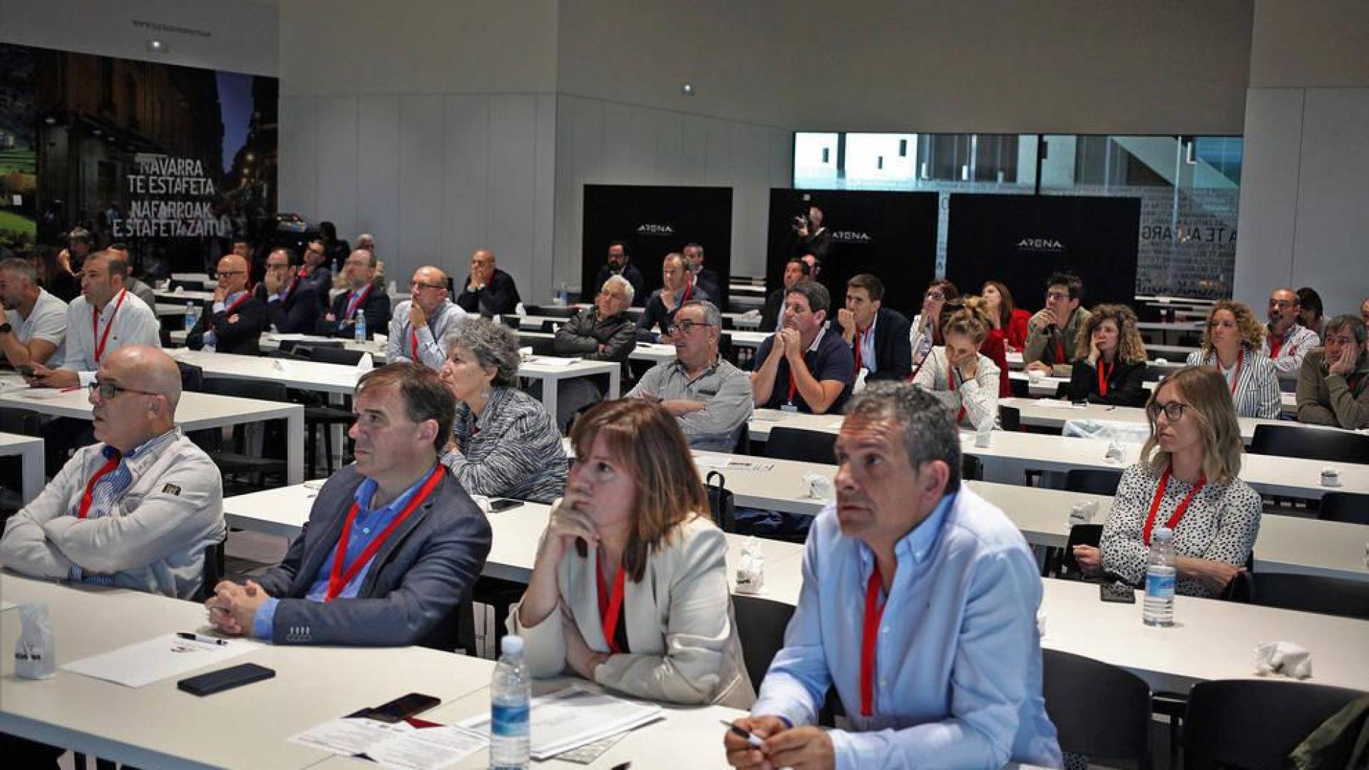 Parte de los asistentes ll Congreso del Futuro del Transporte y Logística, en el Navarra Arena.