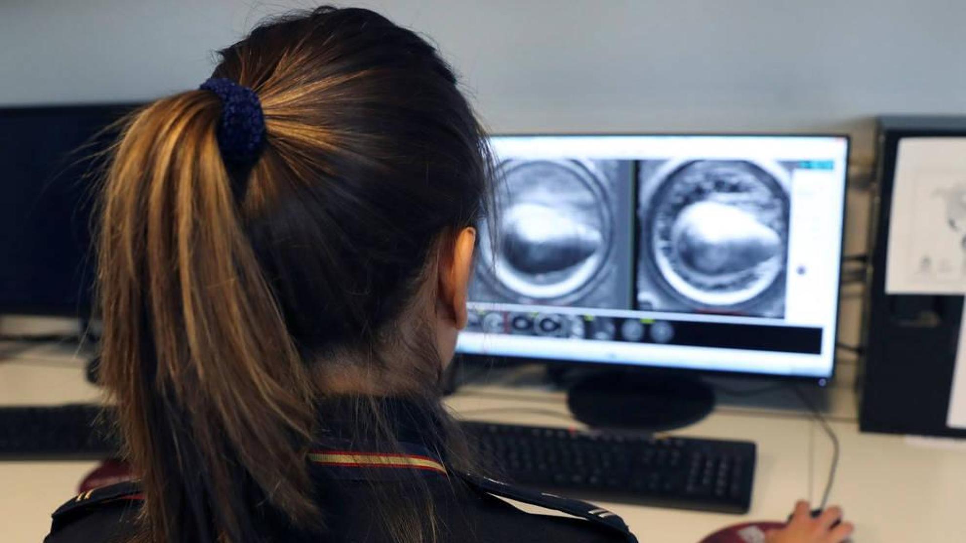 La Policía Científica roza la igualdad: el laboratorio se llena de mujeres