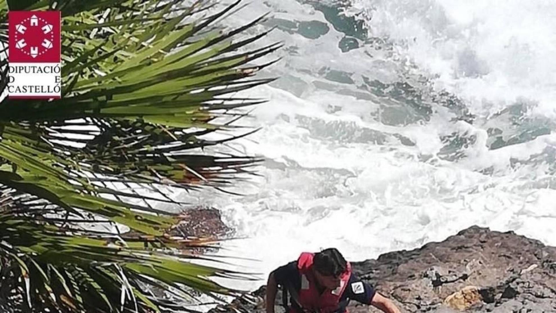 Rescatan a cinco menores atrapados en una cala de Oropesa