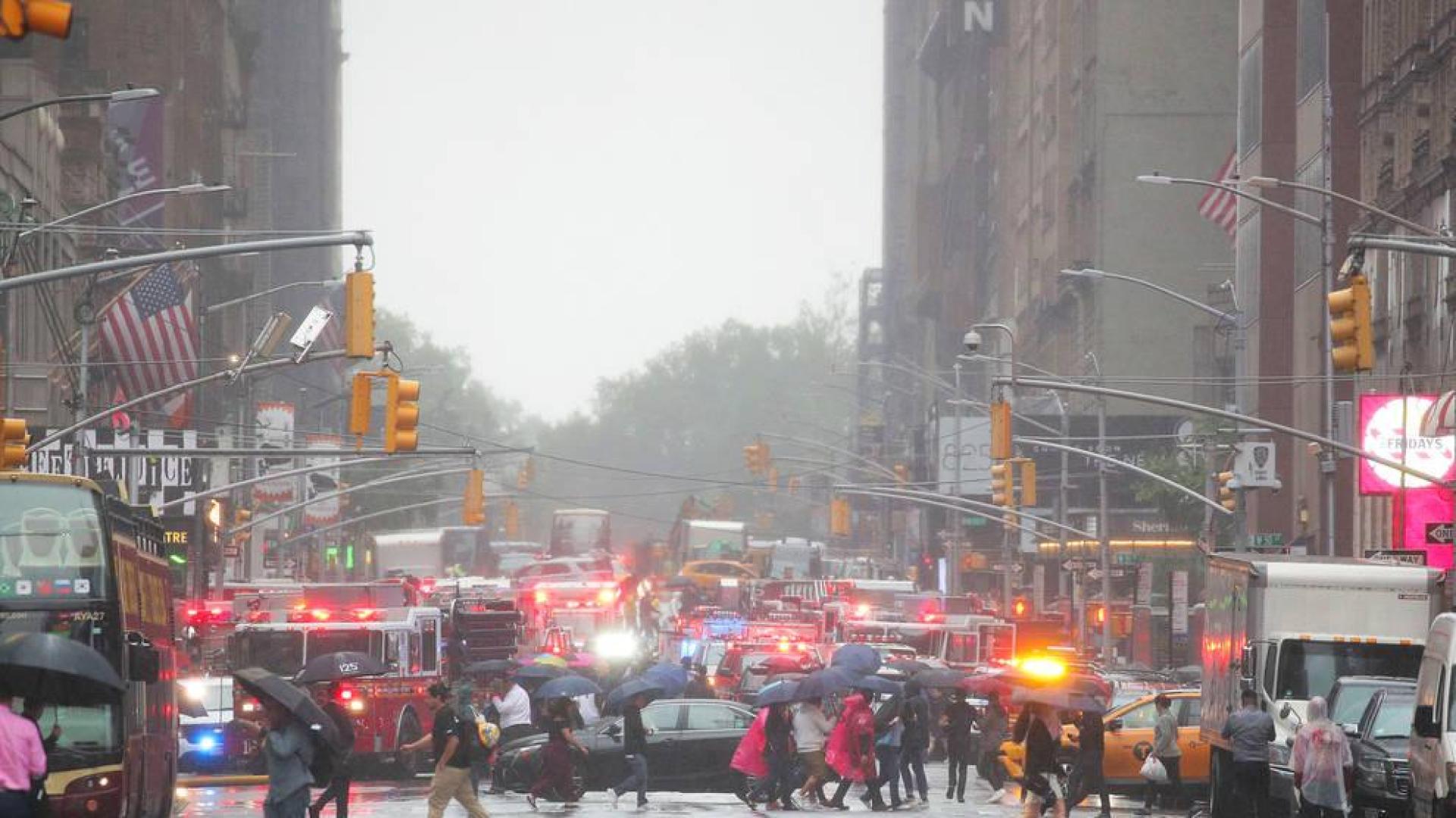 Un helicóptero se estrella en la azotea de un edificio en Nueva York