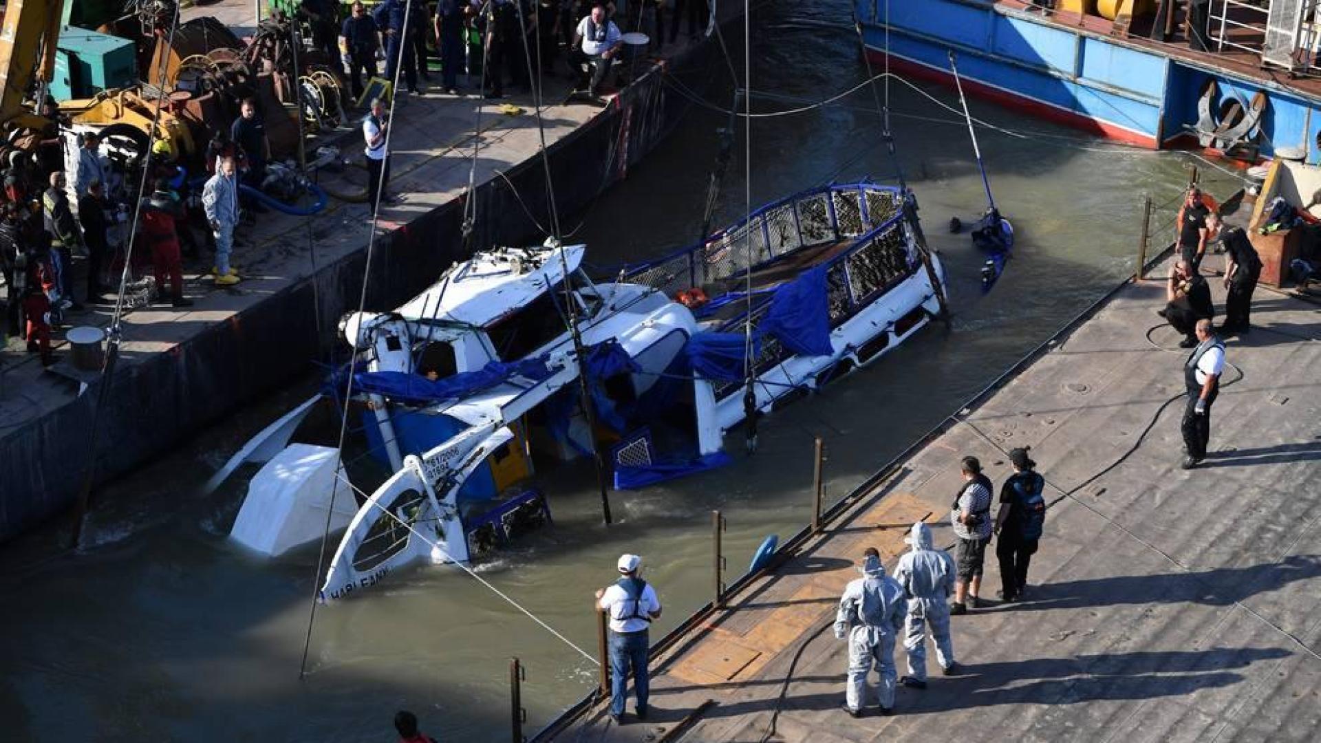 Reflotan el barco hundido en Budapest y encuentran 4 cadáveres más