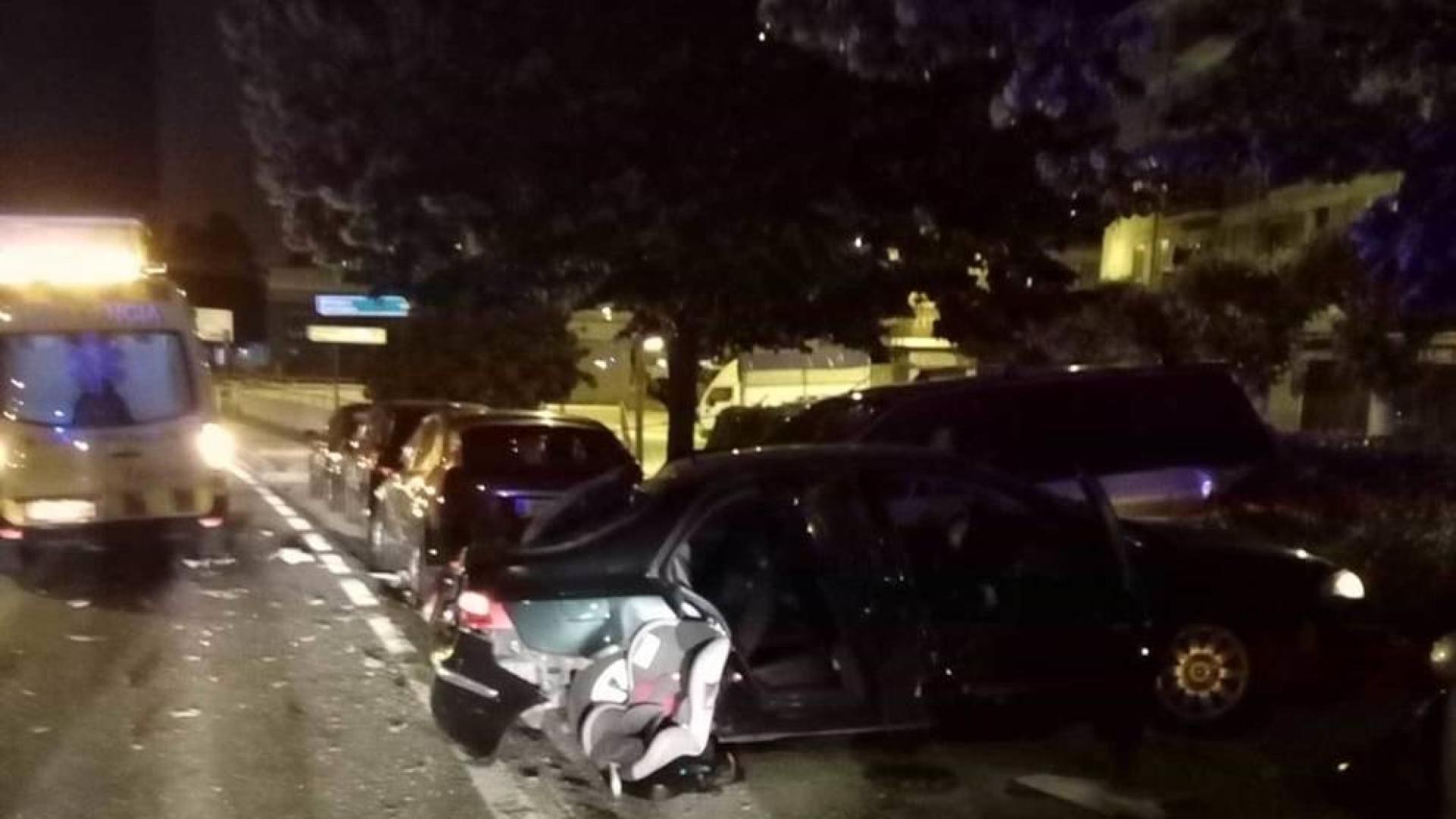 El coche, golpeado en la cuesta de la Avenida de Navarra en San Jorge.
