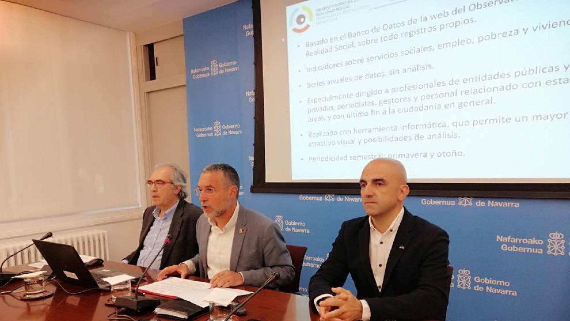 De izquierda a derecha, Patxi Tuñón, el vicepresidente Laparra y Antidio Martínez de Lizarrondo.