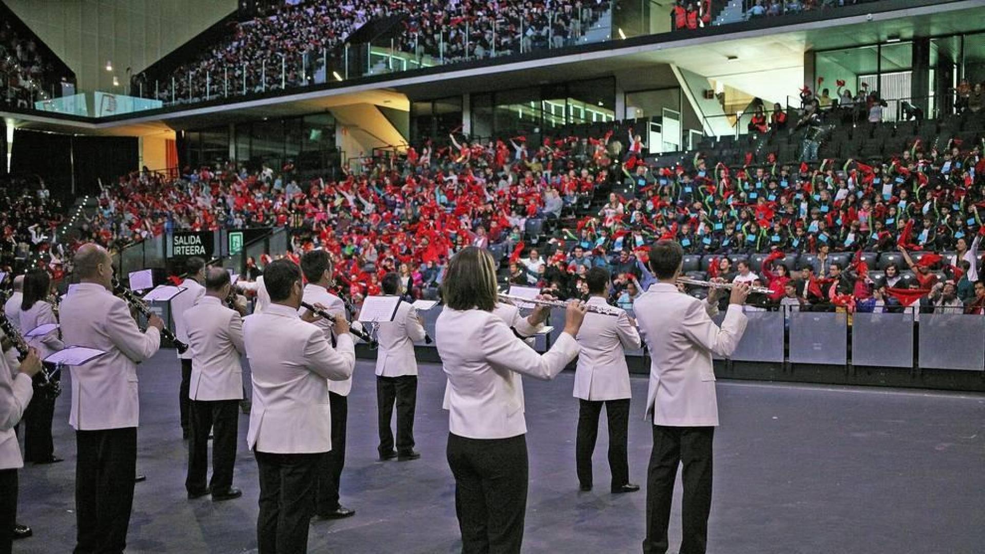 Fotos del concierto de La Pamplonesa en el Navarra Arena ante 7.000 escolares de 32 colegios