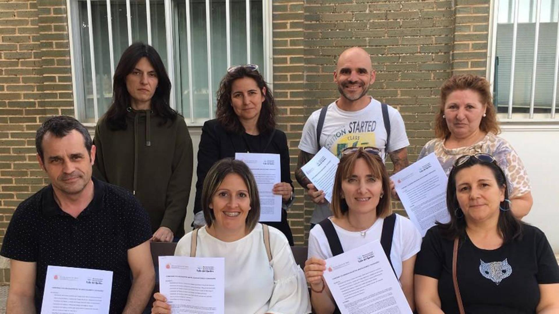 De izda a dcha: Arancha Gutiérrez Alarcia; Elena Cubero Gómara; Ion Gómara Gorrindo; Soraya Jarauta Simón; Manuel Sandúa Sada; Reyes Arriazu Arriazu; Natalia Ortega Clemente; Merche Miranda Jurado.