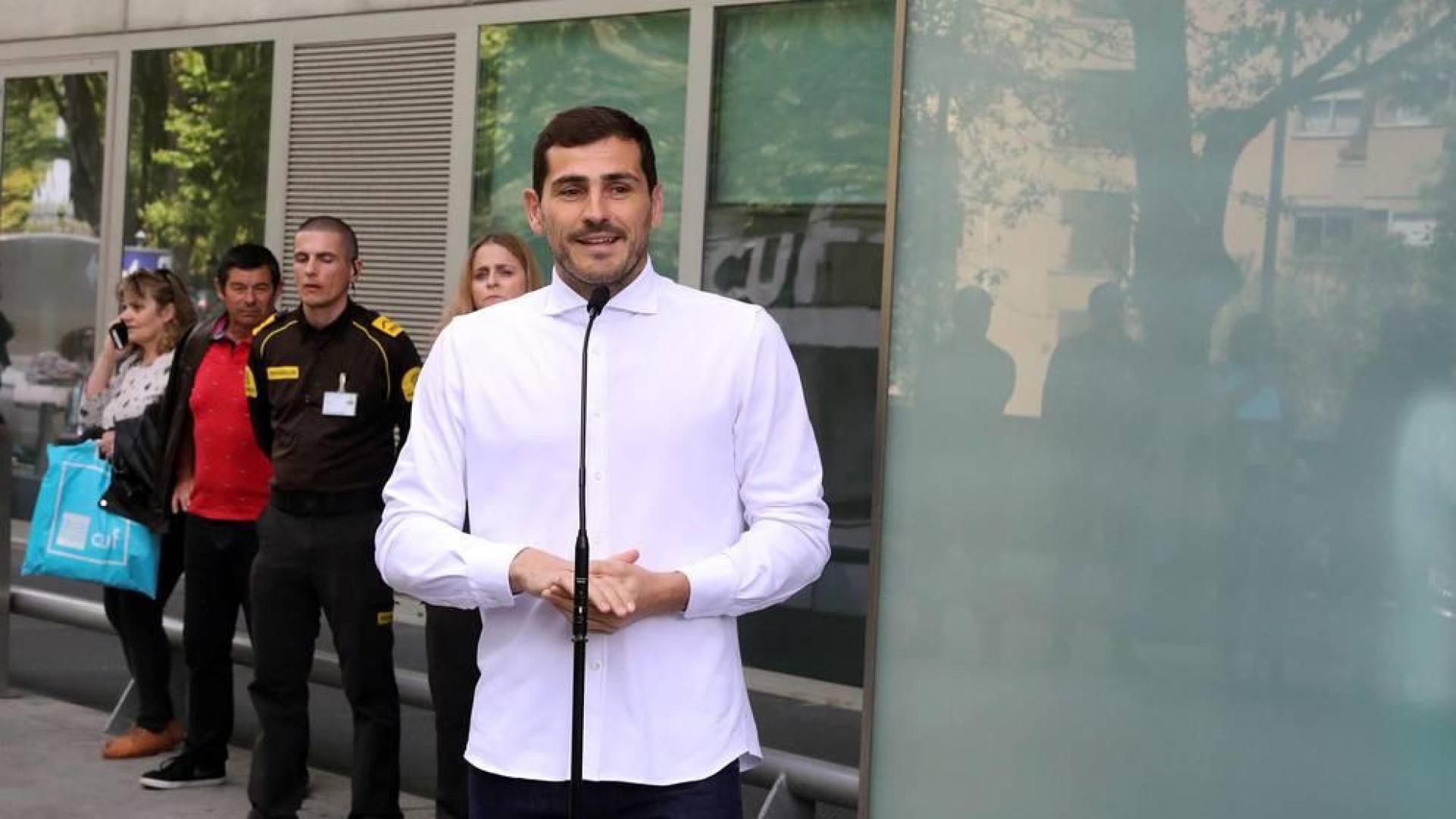 El meta español del Oporto abandonó el centro en el que tuvo que ser operado tras sufrir un infarto.