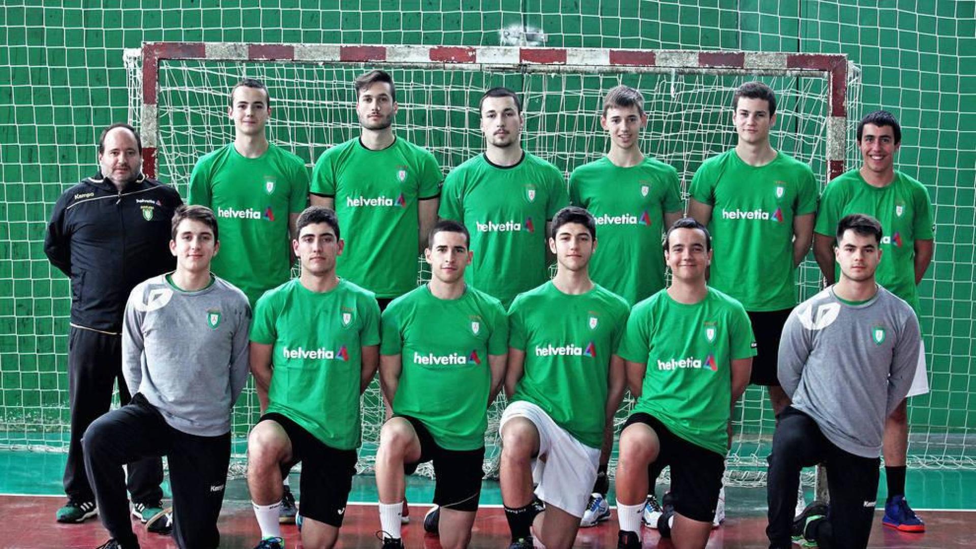 Los doce jugadores elegidos por Iñaki Aniz para realizar unas jornadas de tecnificación.