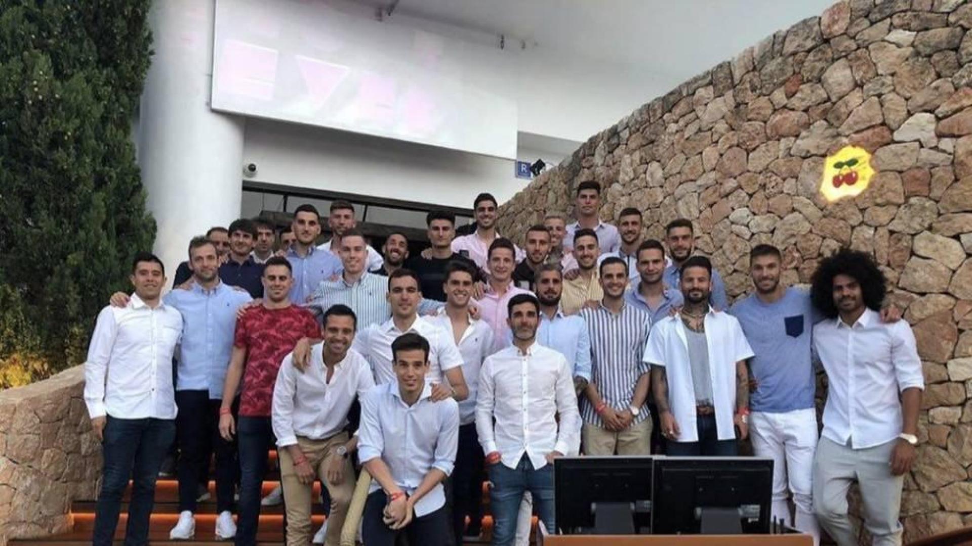 La foto de familia de Osasuna de vacaciones en Ibiza