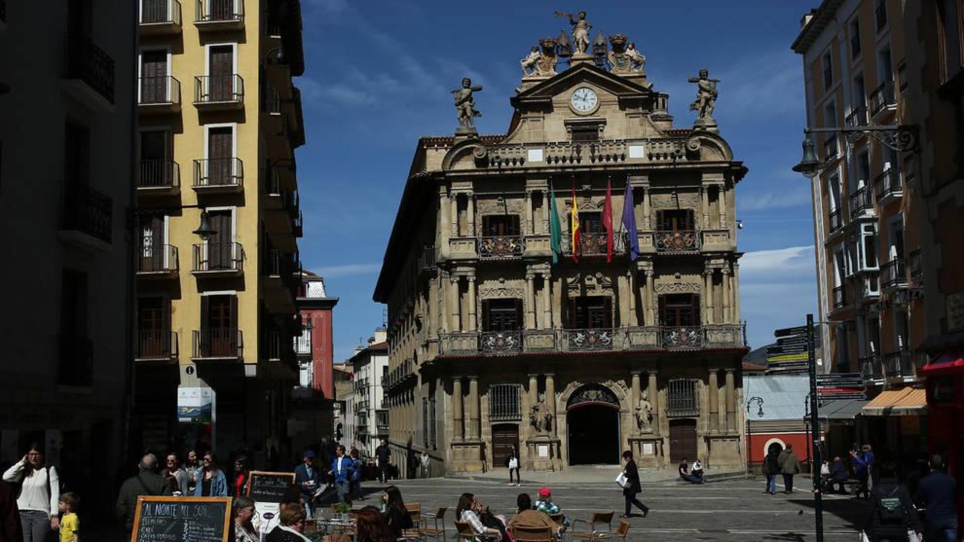 Un colectivo afín a Bildu llamó a concentrarse antes del cambio de hora del pleno de Pamplona