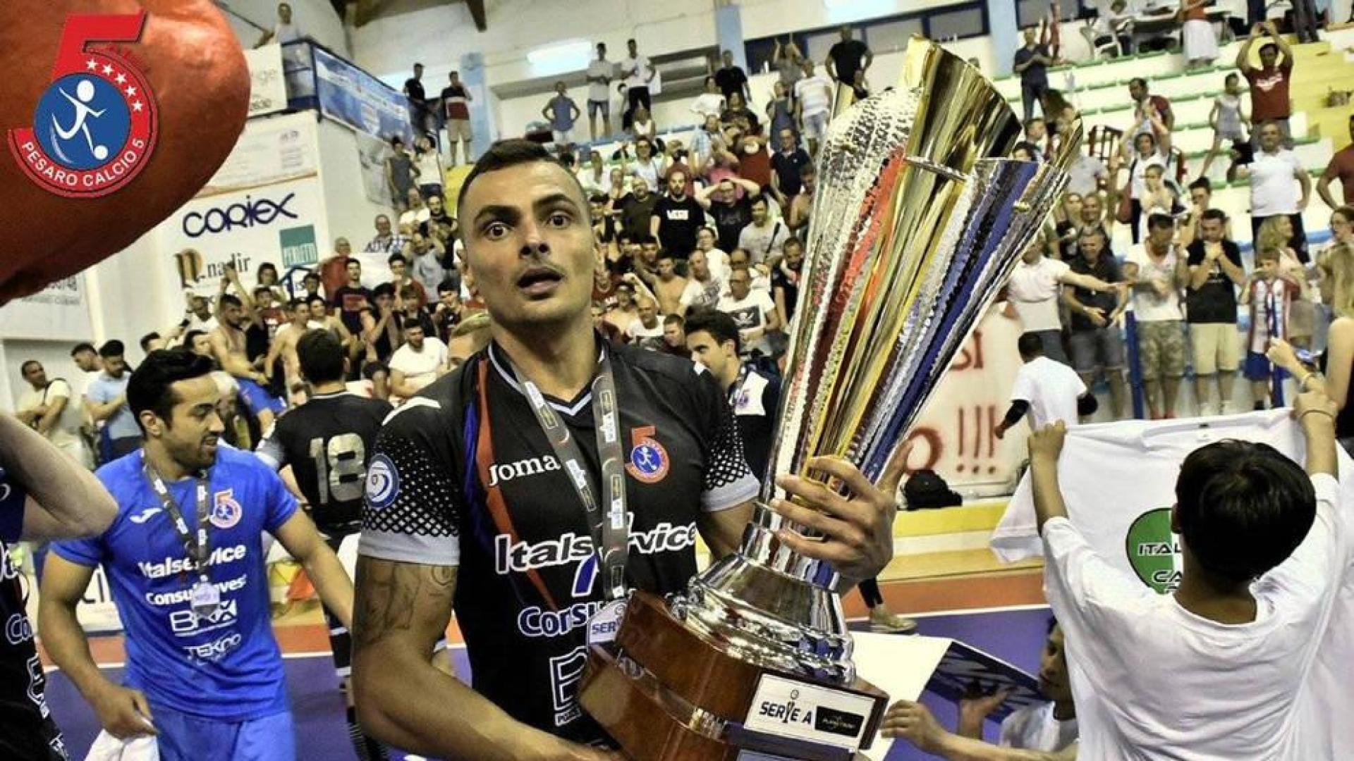 Diego Mancuso se proclamó el pasado sábado campeón de la Seria A italiana con el Pesara.