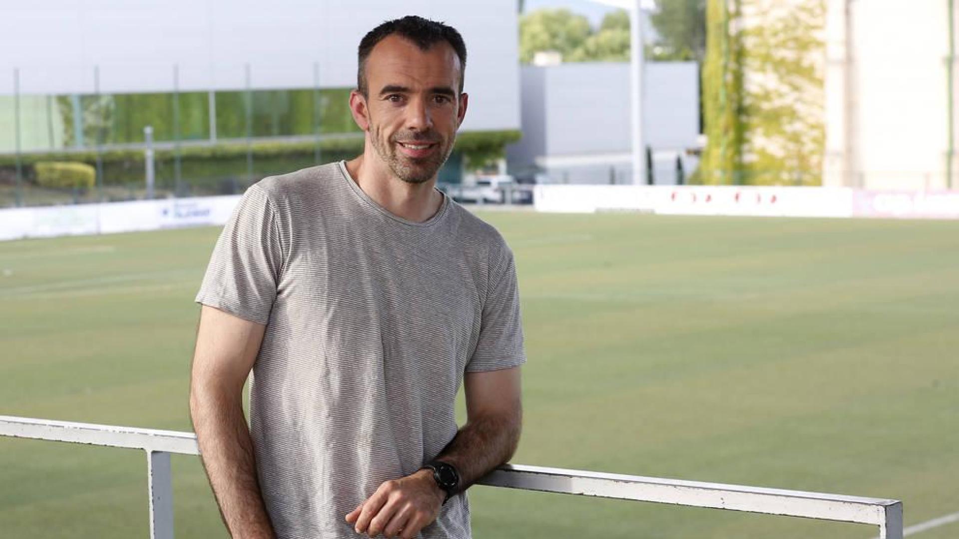 Hablar de fútbol con Andoni Alonso, entrenador de la Mutilvera, es charlar de su pasión. A los pies del Mutilnova asegura que continuará la temporada que viene en Mutilva.