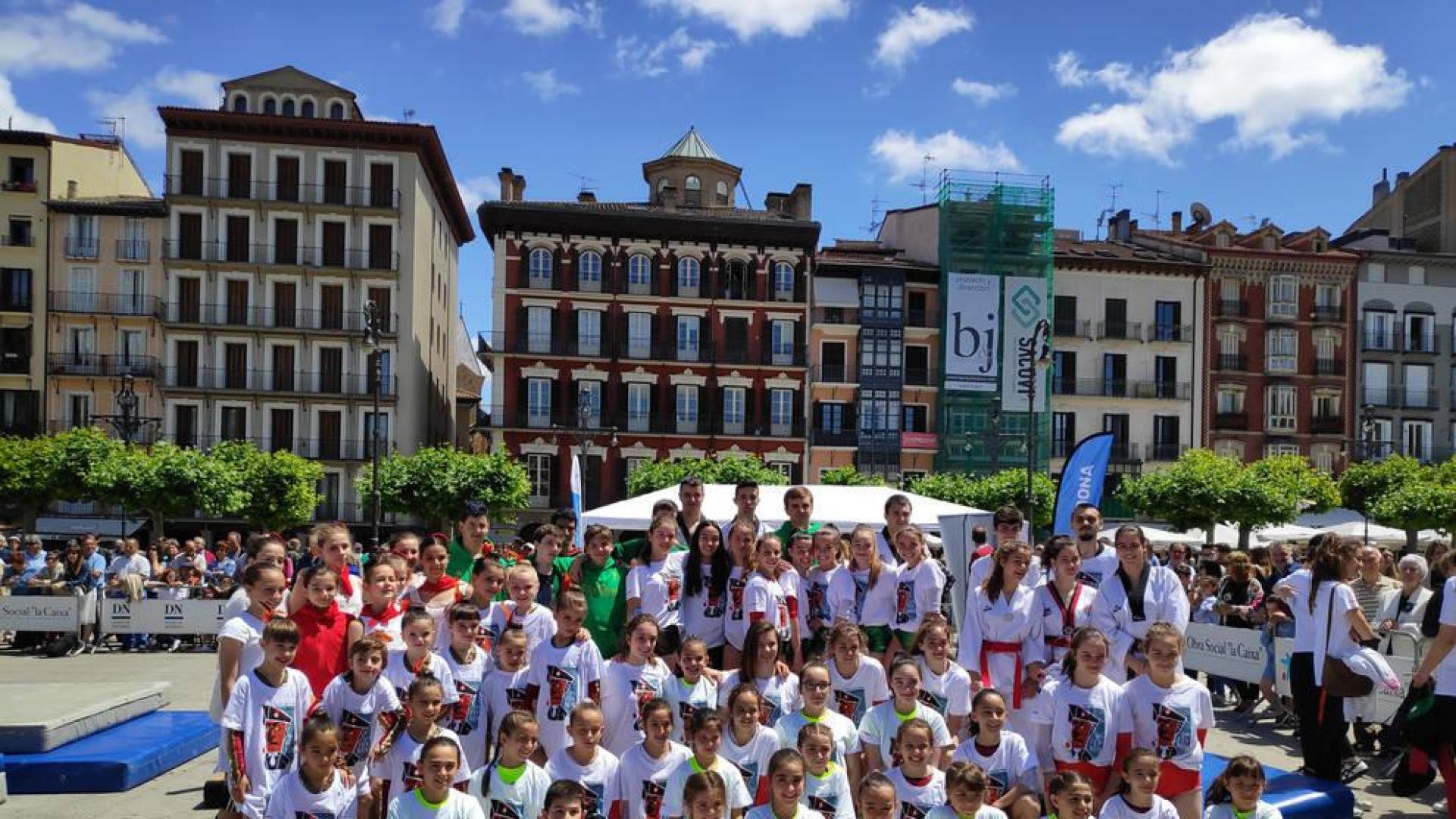 Participantes en la fiesta final de la Asociación de Entidades Deportivas y de Ocio de Navarra, celebrada este fin de semana.