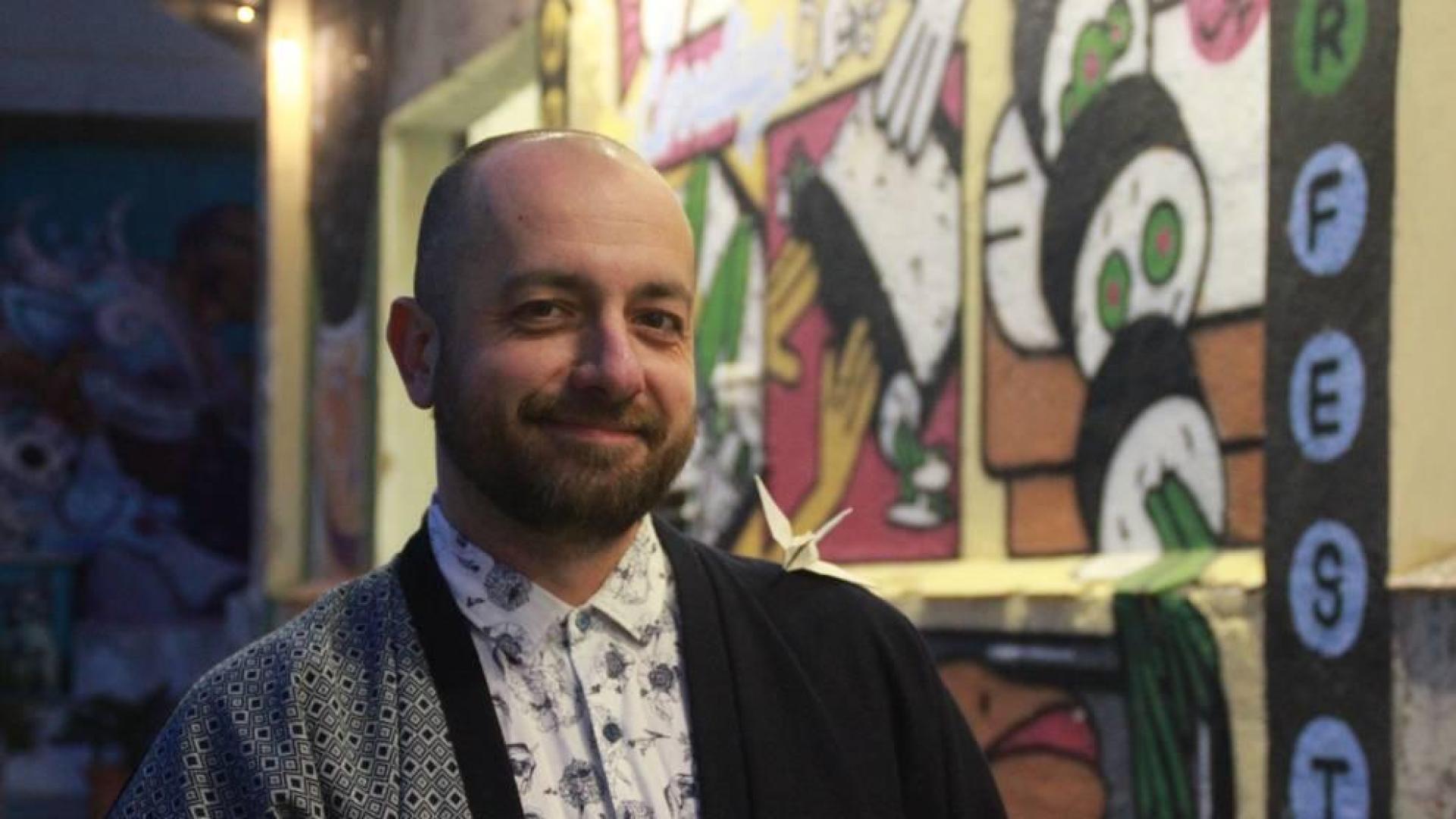 Álex Pler: "Nos sobran palabras prescindibles pero nos faltan imprescindibles"