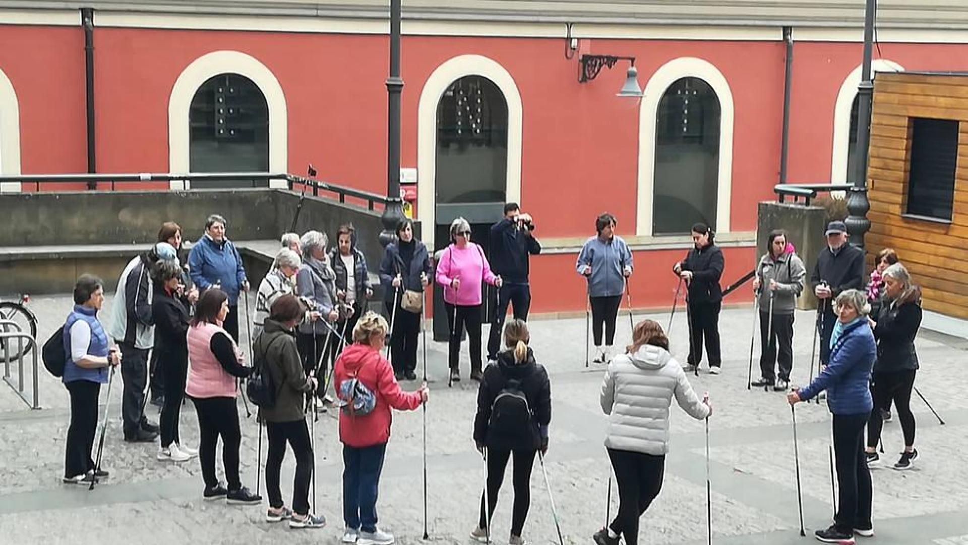 561 personas han participado en la marcha nórdica con el Ayuntamiento de Pamplona