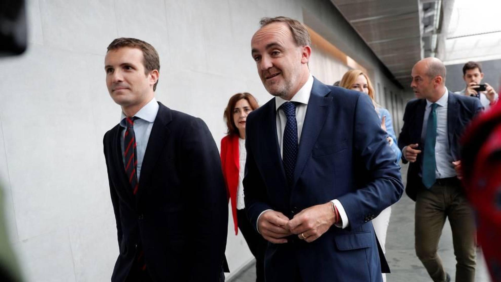 Esparza dice que el PSOE pacta en Navarra "con escaños manchados de sangre"