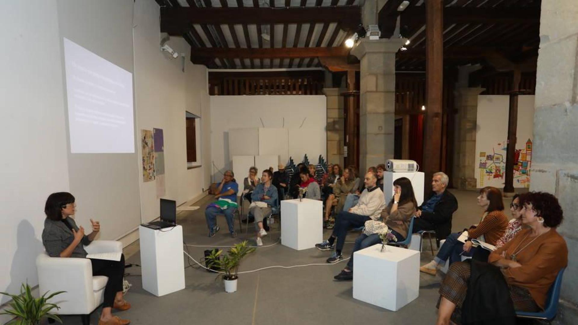 Artistas y gestores culturales reflexionan sobre el centro de cultura contemporánea Hiriartea