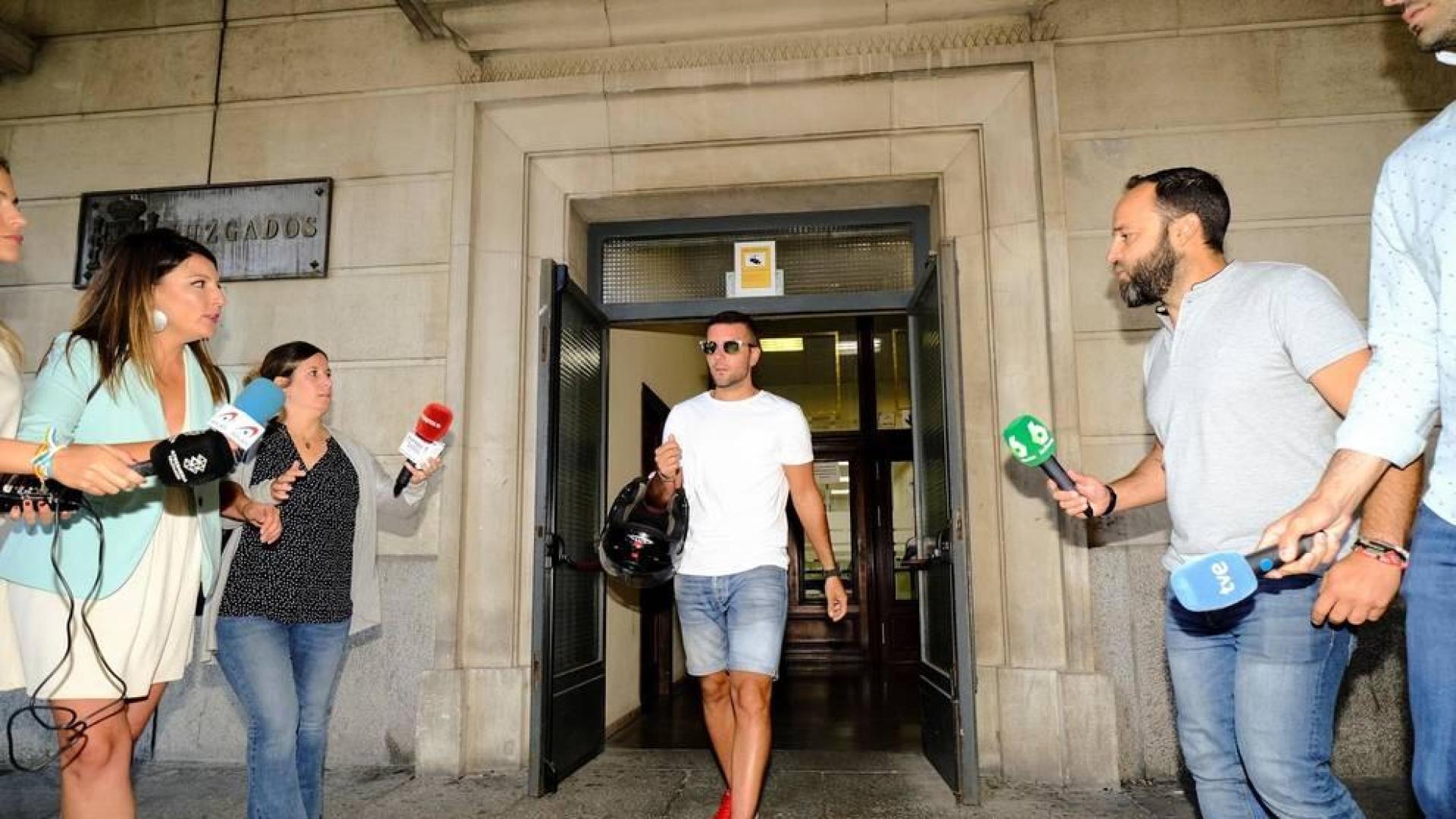 El Tribunal Supremo celebra este viernes una vista pública para deliberar los recursos de casación presentados contra la sentencia que confirmó la pena de nueve años de prisión para los cinco miembros de La Manada por abuso sexual de una joven madrileña en los Sanfermines de Pamplona de 2016