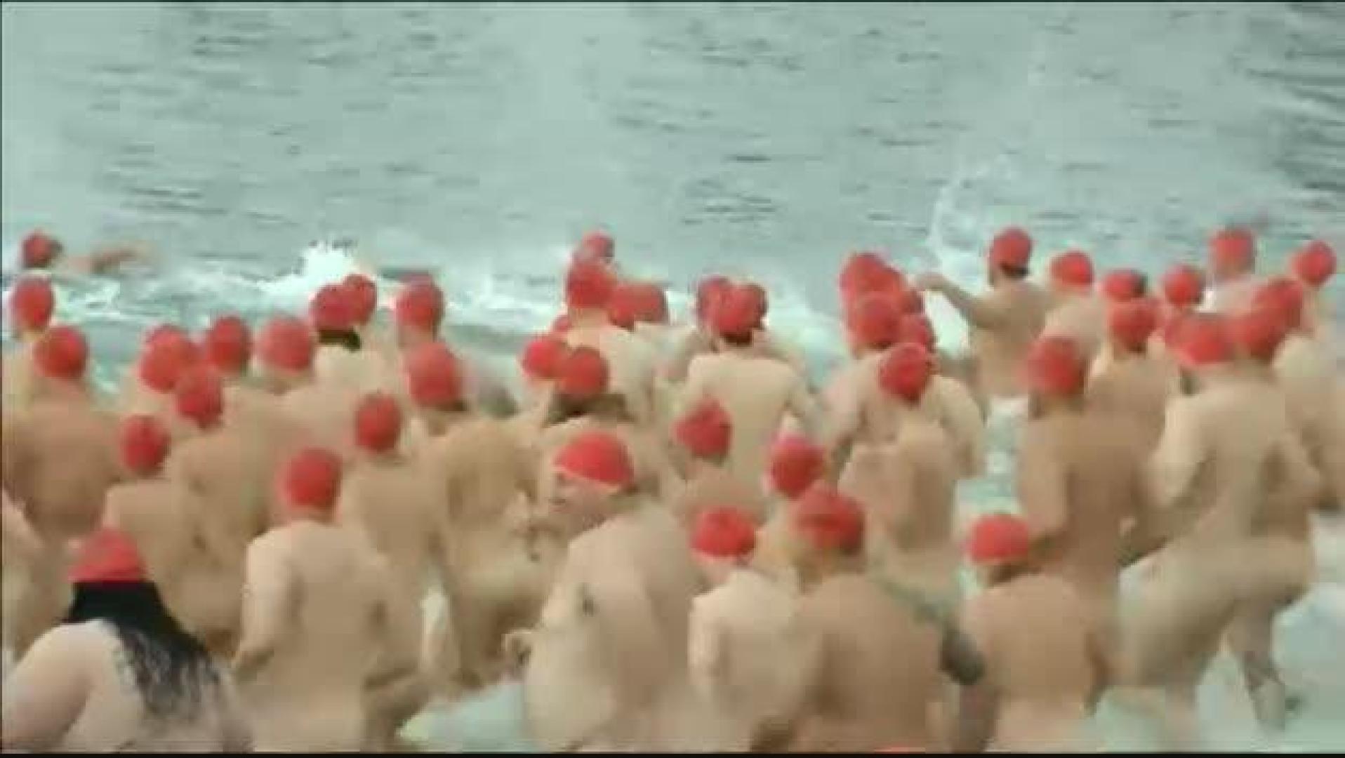 Cerca de 2000 personas se bañan desnudas en Tasmania para celebrar el solsticio de invierno