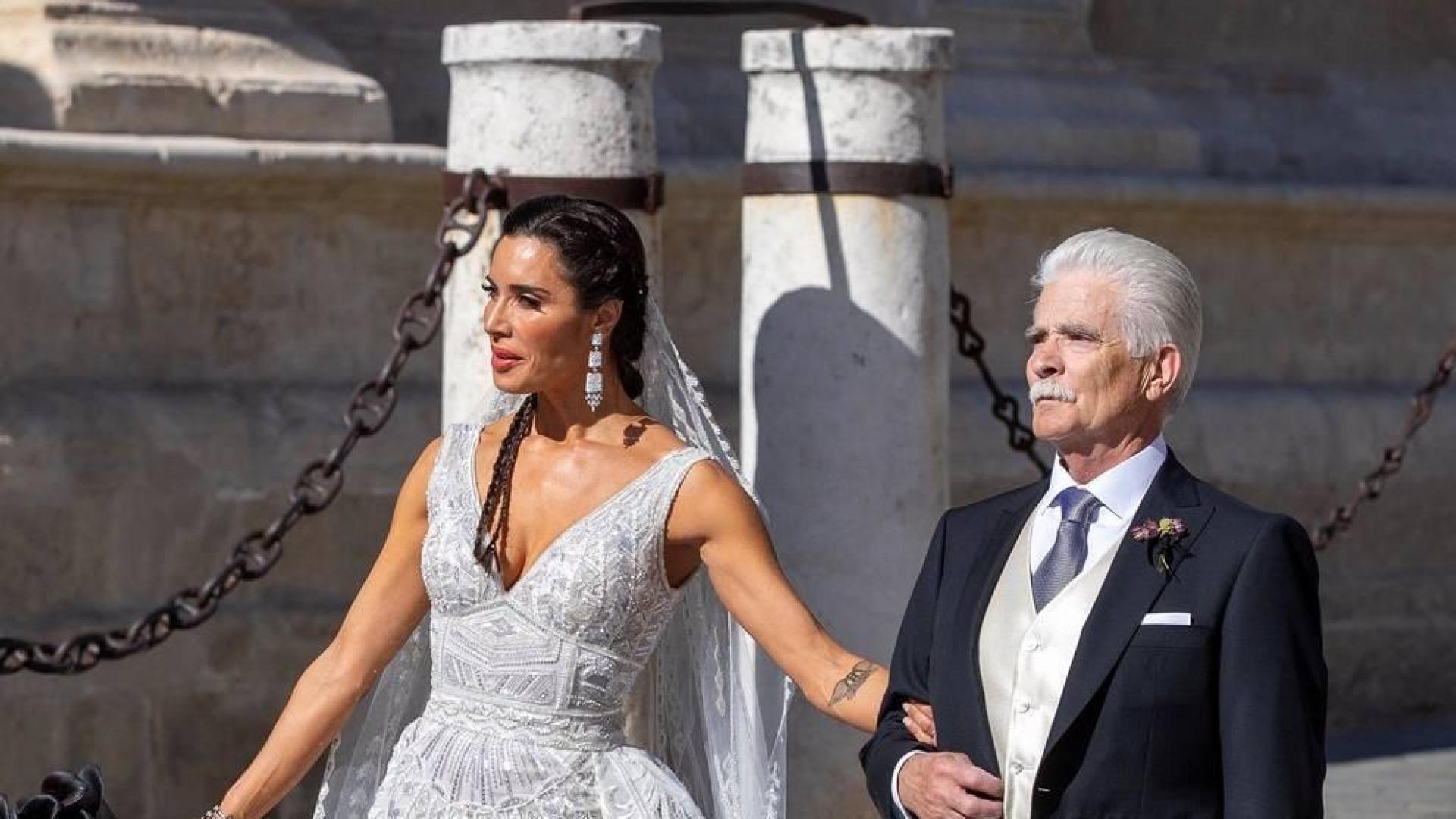 El futbolista sevillano del Real Madrid y la presentadora televisiva se han dado el "sí, quiero" en la Catedral de Sevilla