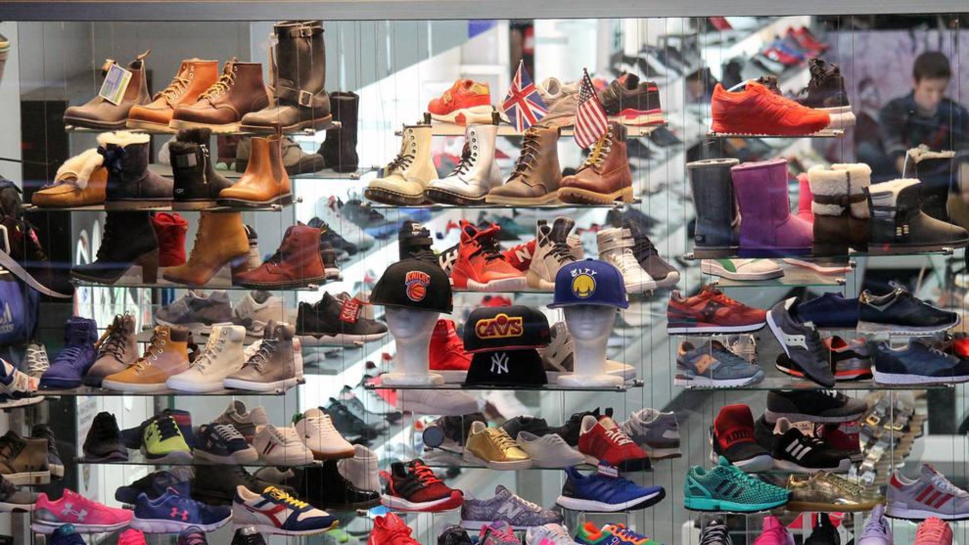 Piden cuatro años de cárcel por robar de un escaparate 66 zapatos del mismo pie