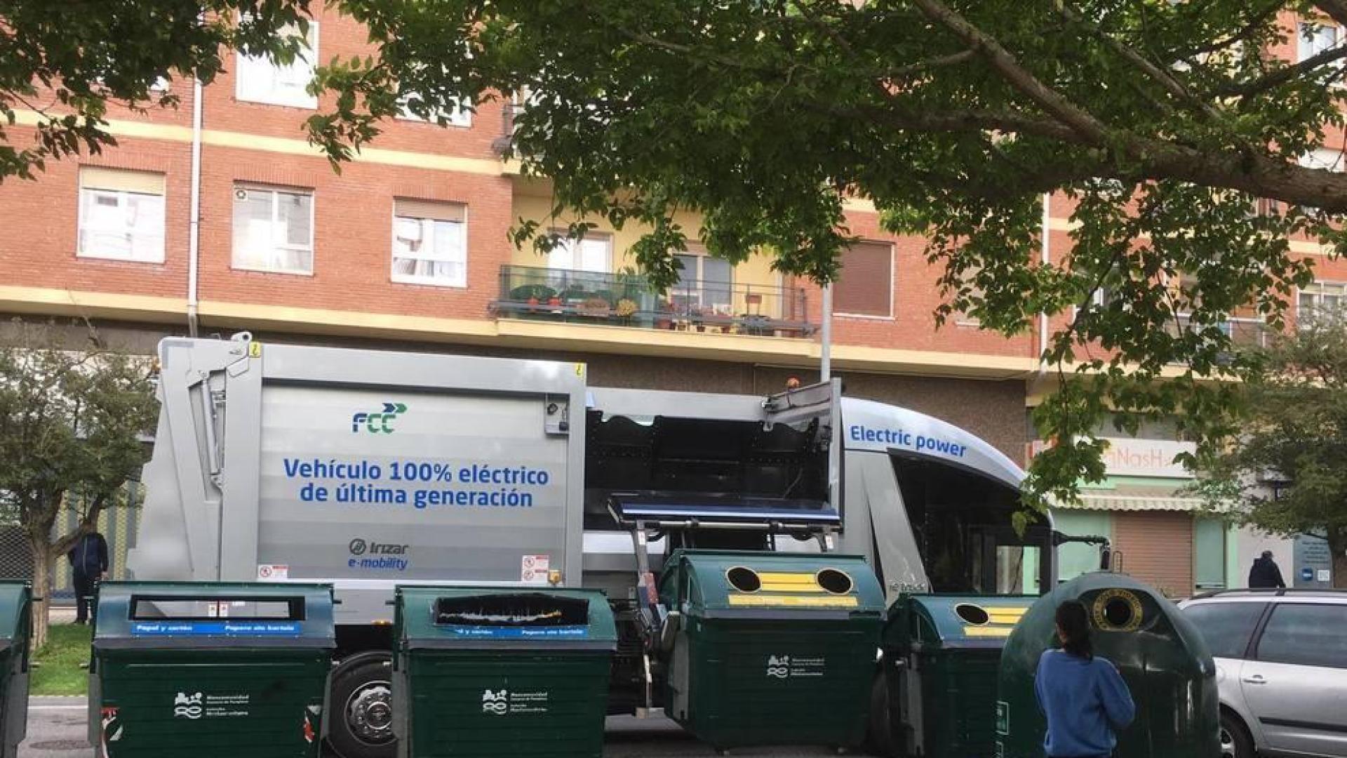Prueban en Pamplona un camión eléctrico de recogida de residuos