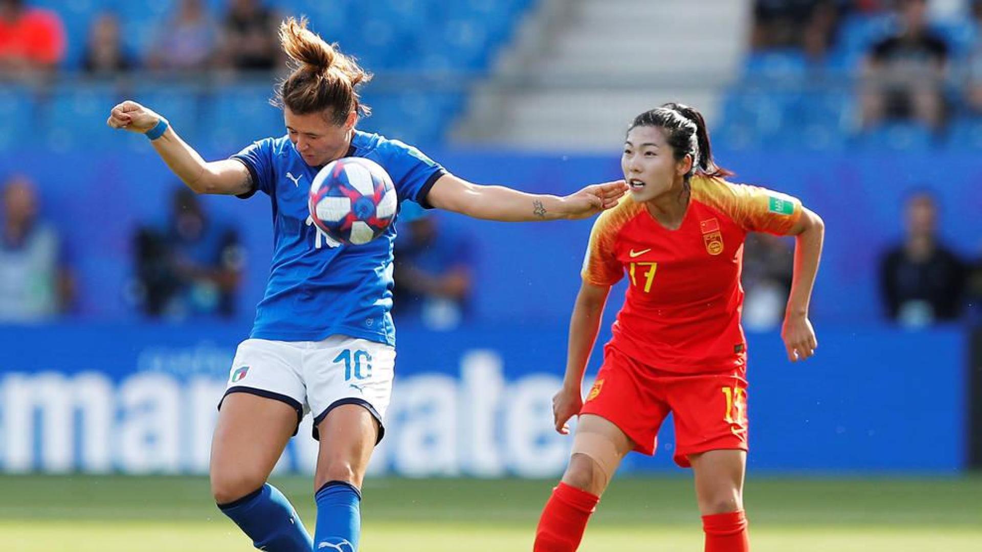 Giacinti empuja a Italia hacia cuartos 28 años después
