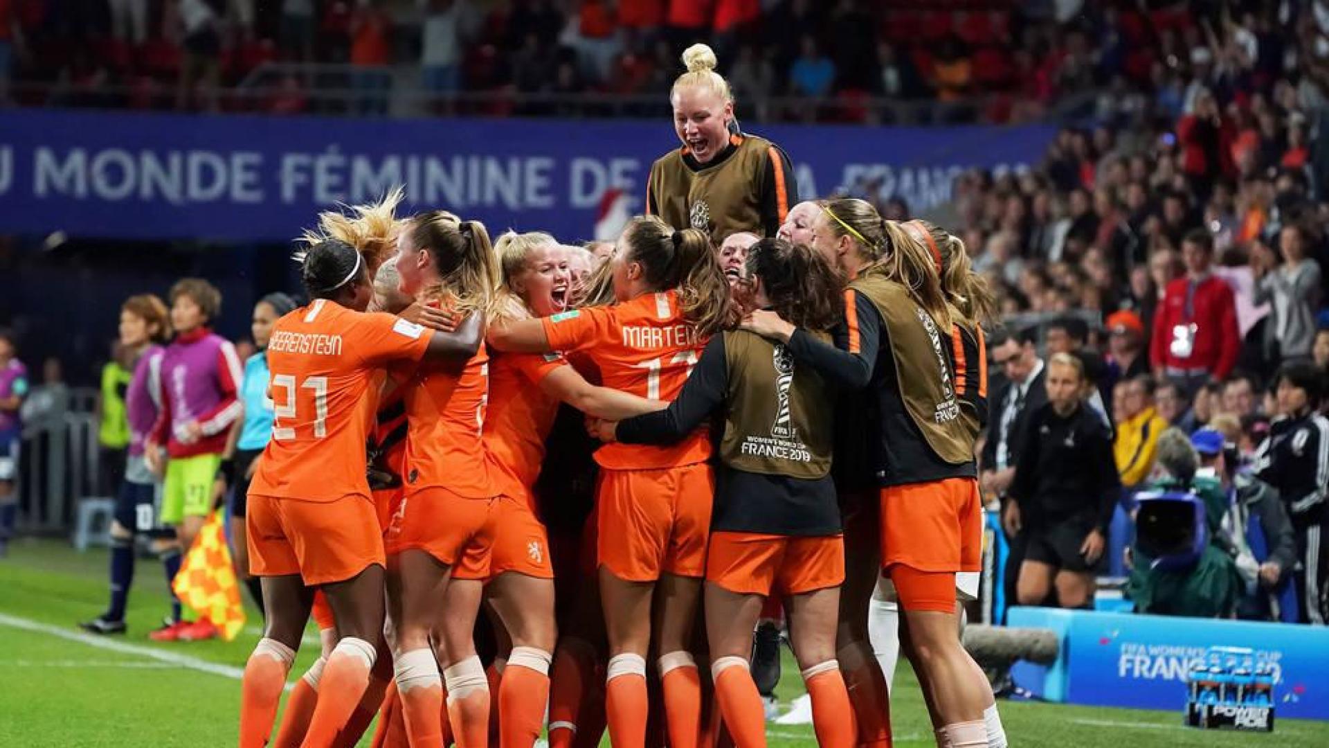 Martens mete a Holanda en cuartos de final del Mundial femenino