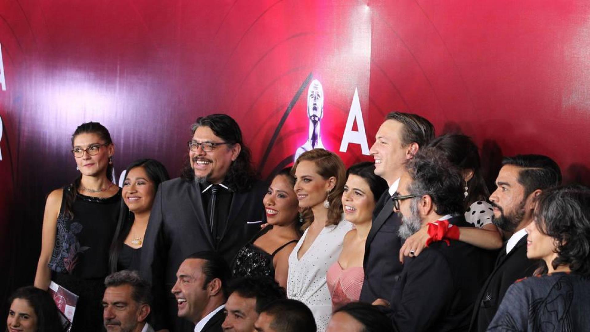 El elenco de la película 'Roma', en la alfombra roja de la 61 edición de los Premios Ariel.