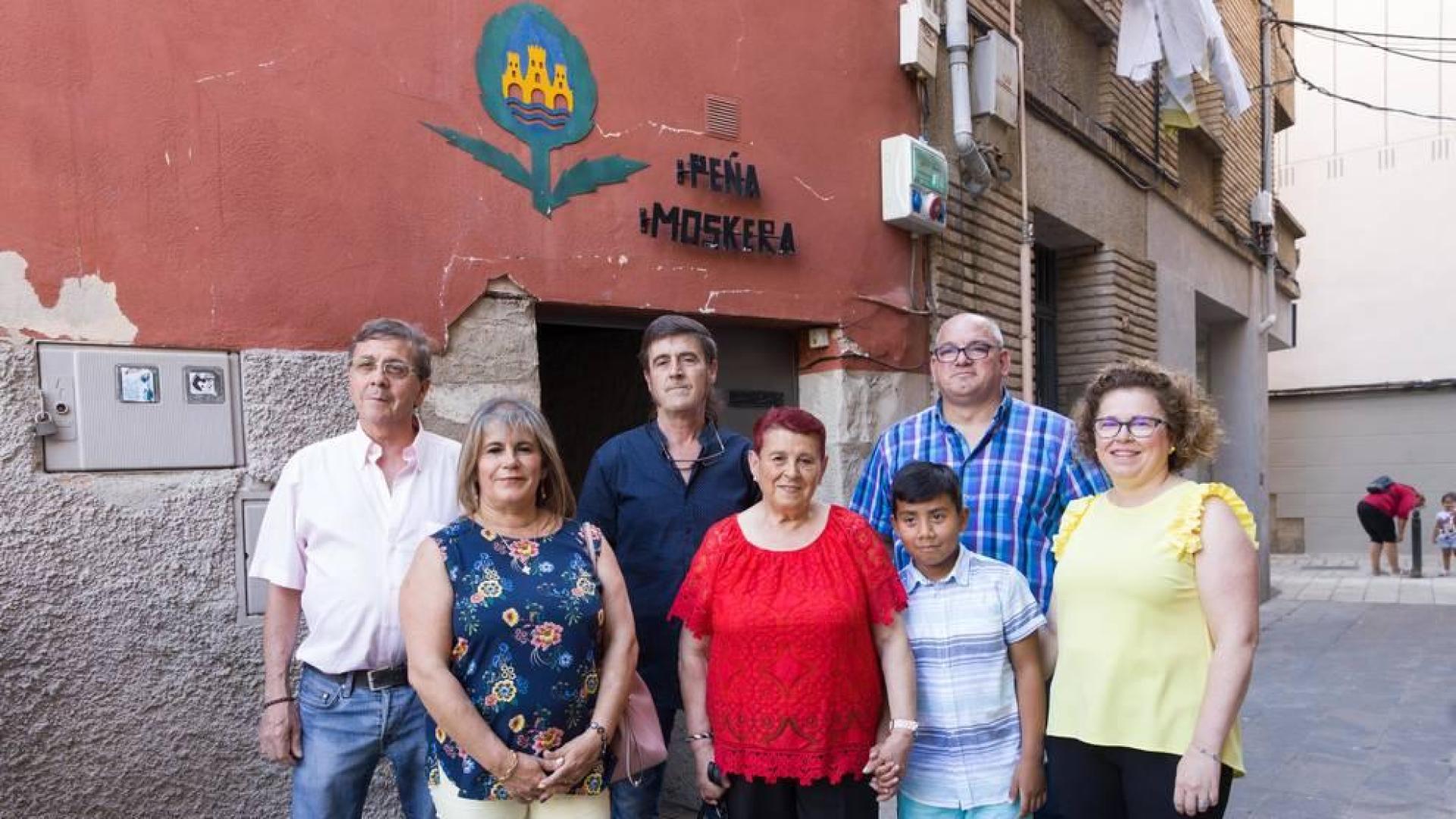 La peña Moskera elige a Mª Teresa Jiménez Segura 'Abuela 2019'