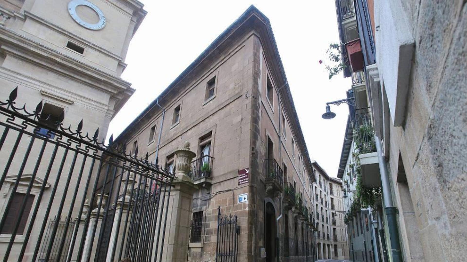La conocida como 'La casita', en el número 1 de la calle Dormitalería, pegada a la Catedral de Pamplona.