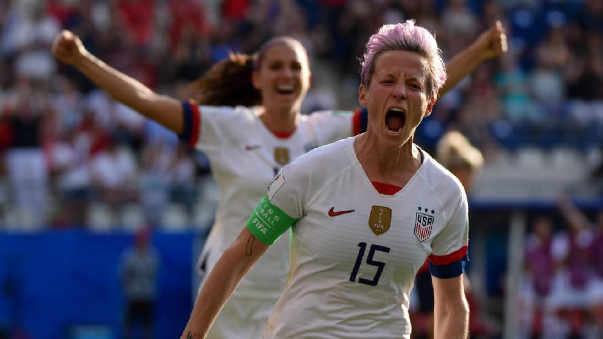 Rapinoe celebra uno de los goles contra España.