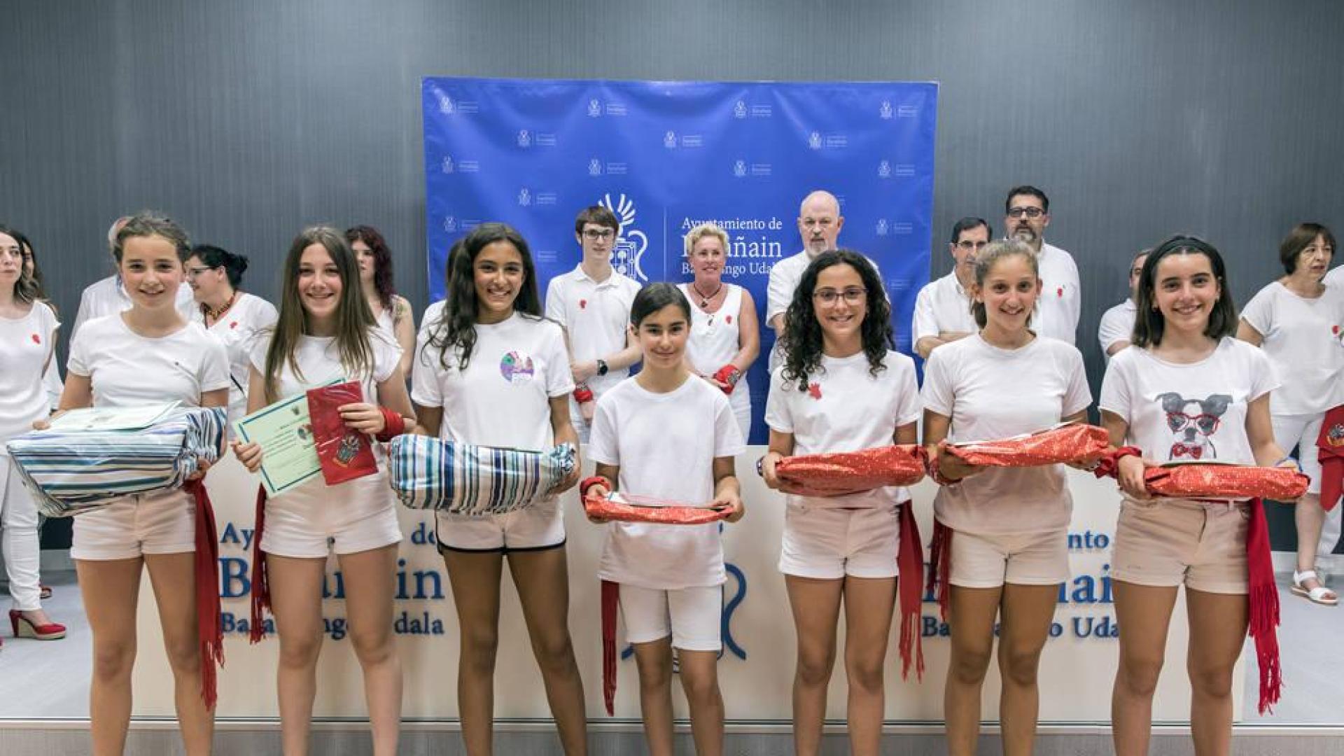 Las ganadoras del concurso: Osane Nazábal, Iraia Collado, Nuria Jiménez, Leire Cestau, Nahia Nagore, Valentina Oreja y Anne Couso.