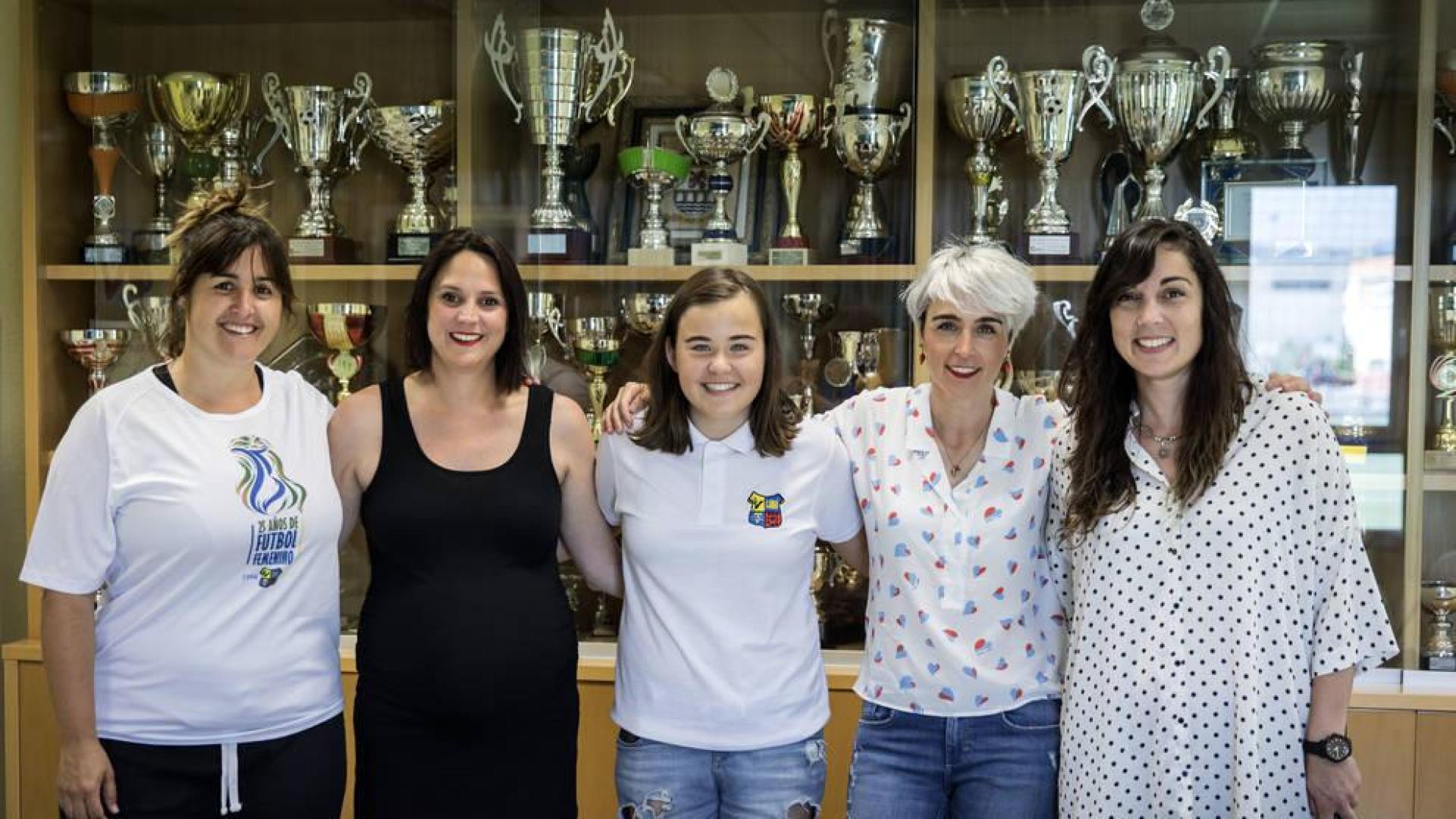El primer equipo de fútbol femenino de Amigó se reencuentra 25 años después