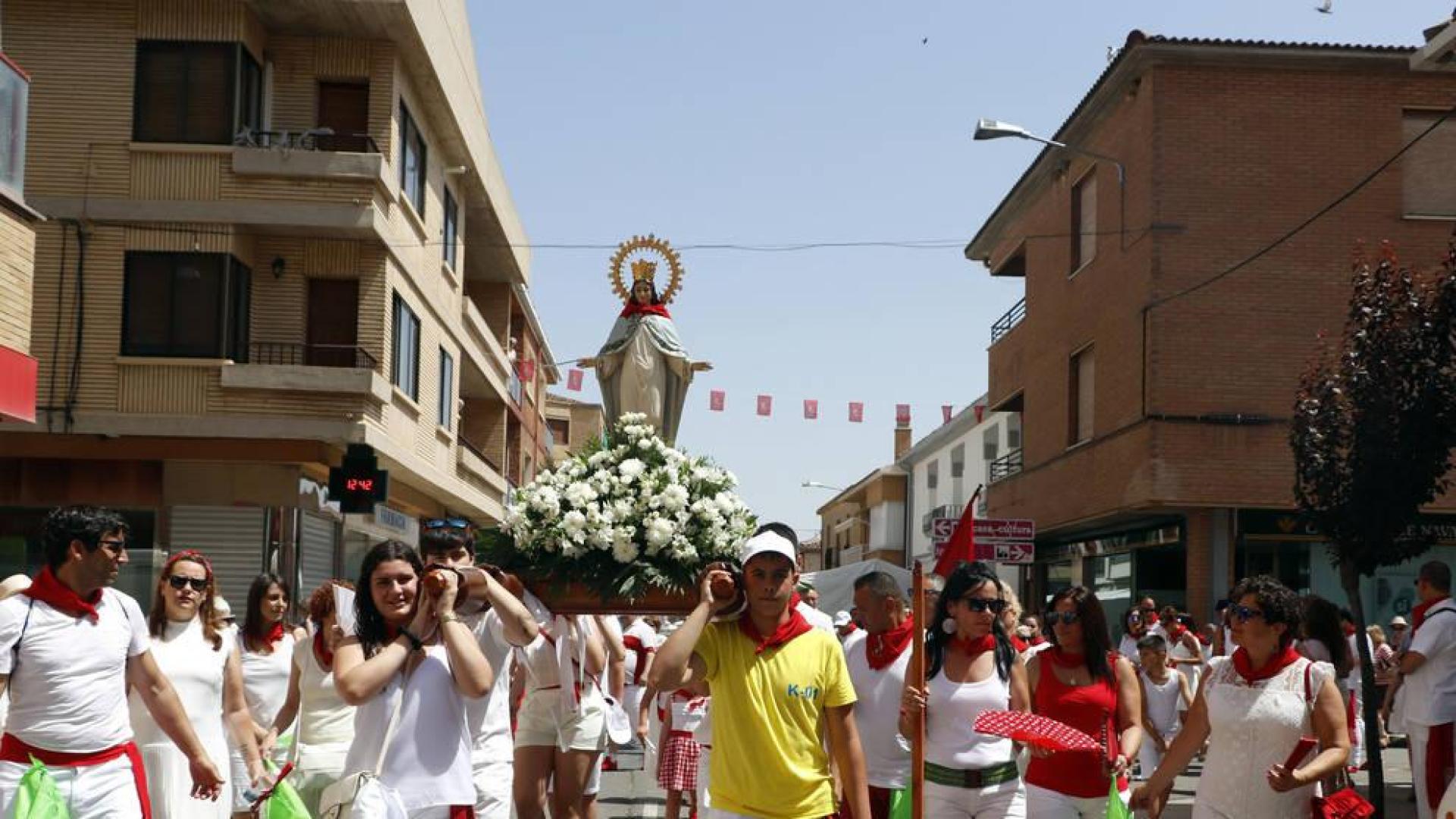 Cánticos para la Virgen del Amparo en el día grande de fiestas de Castejón