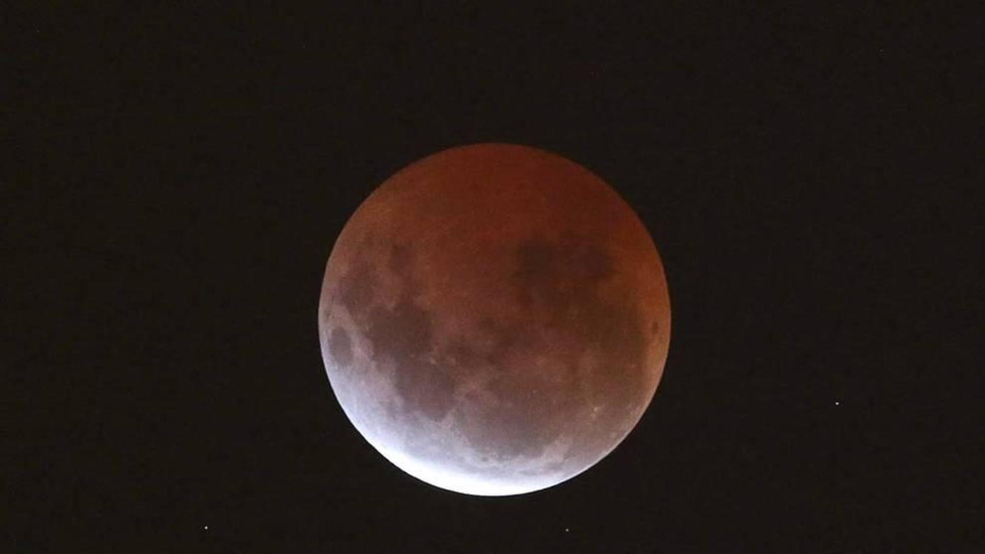 Este sábado 4 de abril tuvo lugar el eclipso total de luna más fugaz del siglo, con una duración de cinco minutos.