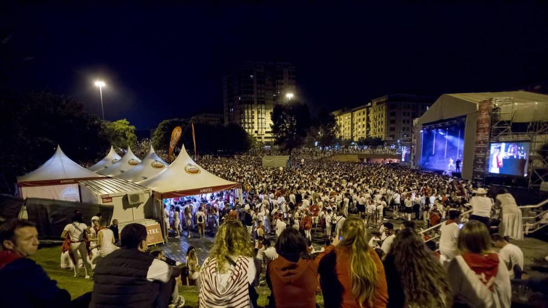 Conciertos de Los Lucians y Amaya Arboniés en la Plaza de los Fueros