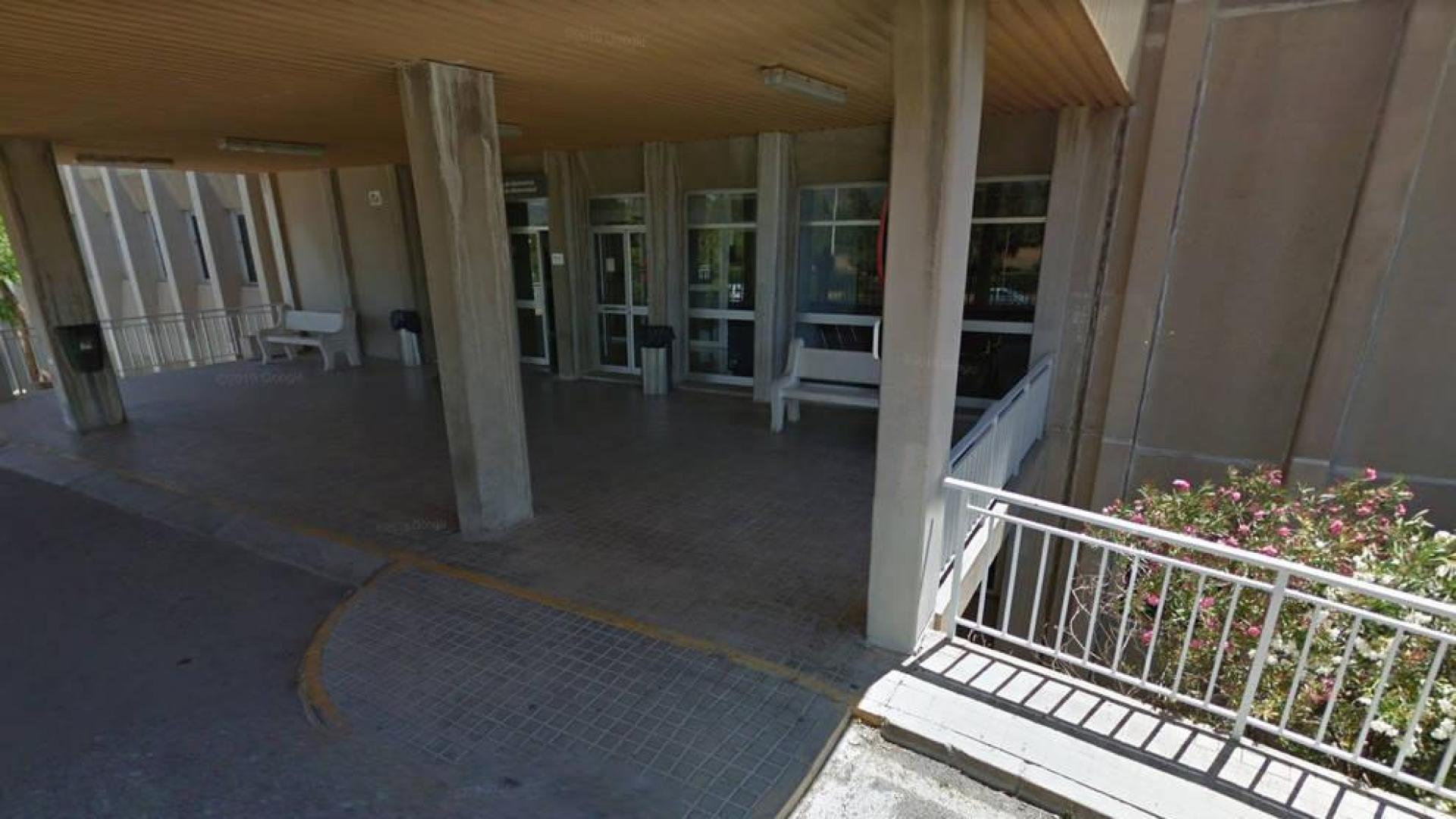 Arranca un trozo de cuero cabelludo de un mordisco a su encargado en una discusión