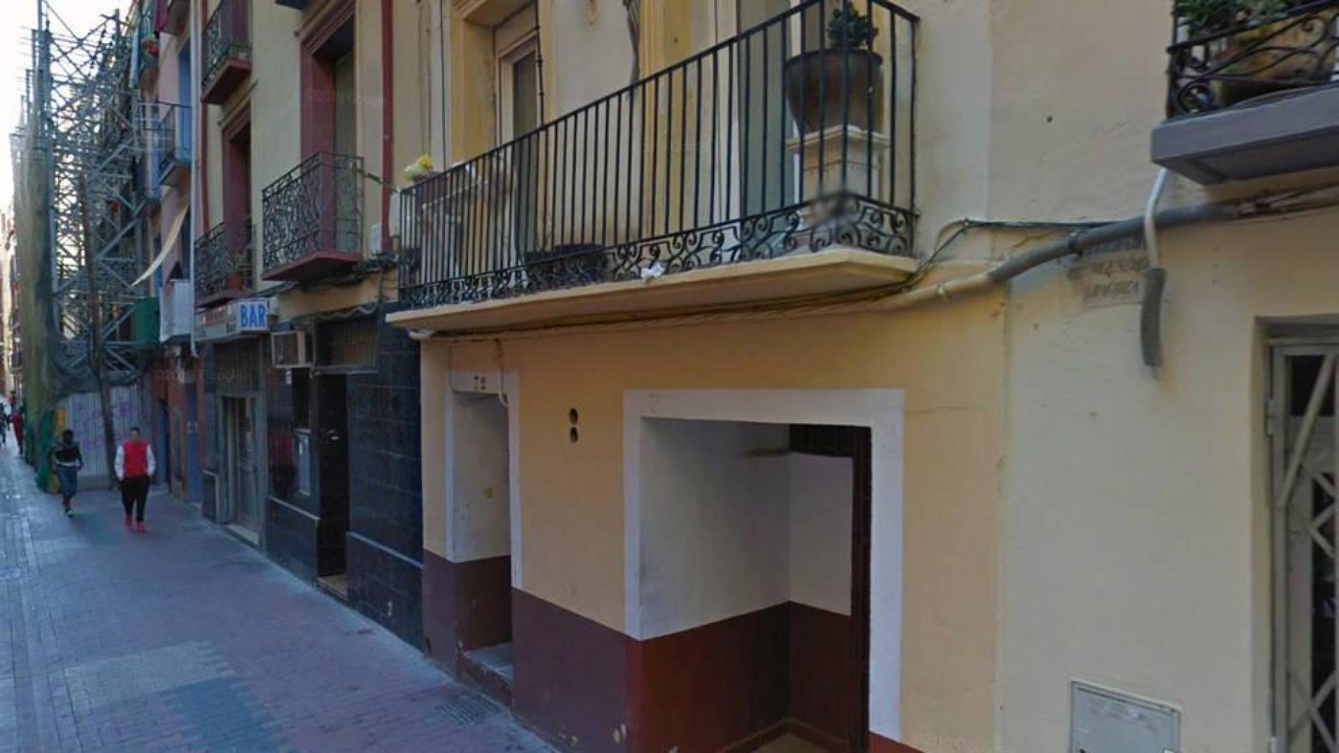 Dos policías disparan a un hombre después de que les atacase con un machete, en Zaragoza