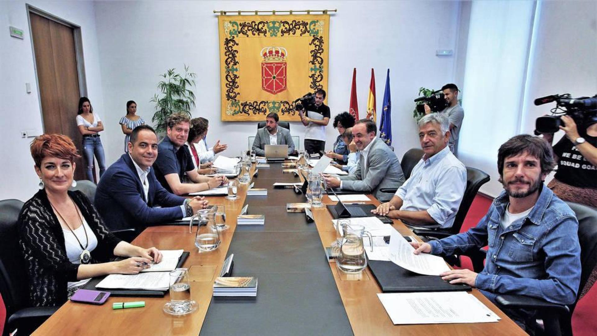 La Cámara foral destinará 322.000 euros a pagos a ex parlamentarios