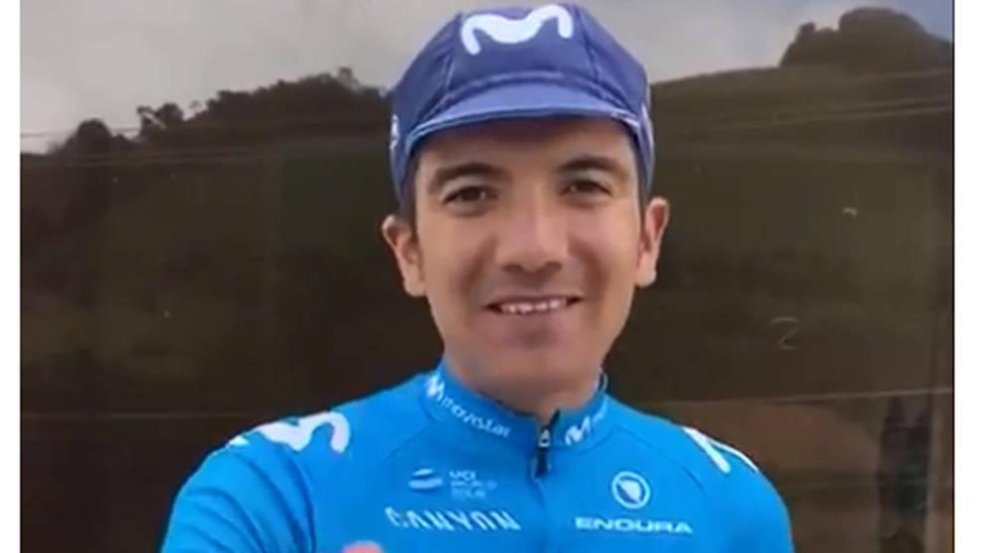 Richard Carapaz (Movistar) da la bienvenida a su compatriota Pervis Estupiñán