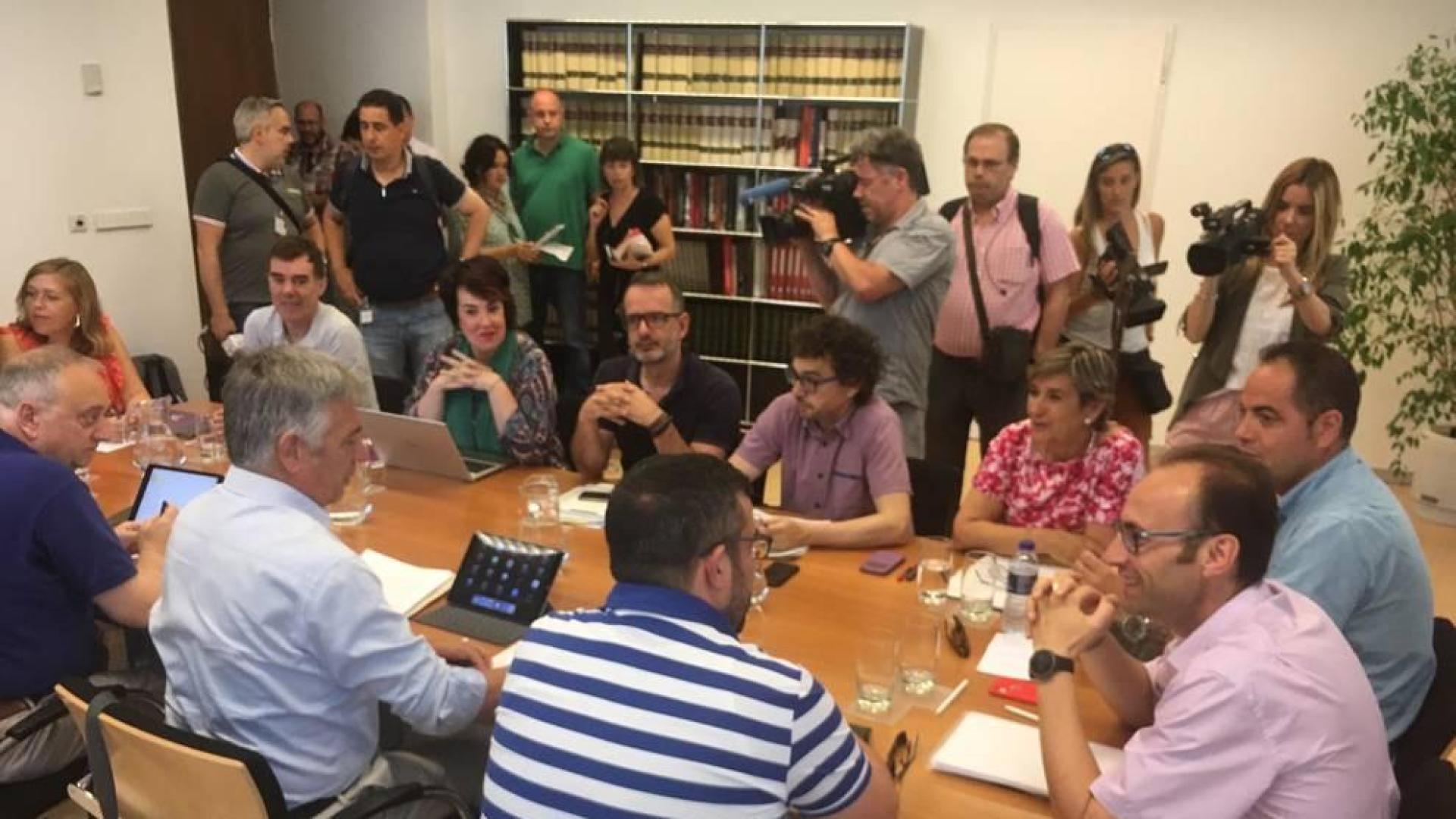 La reunión de PSN, Geroa Bai, Podemos e I-E.