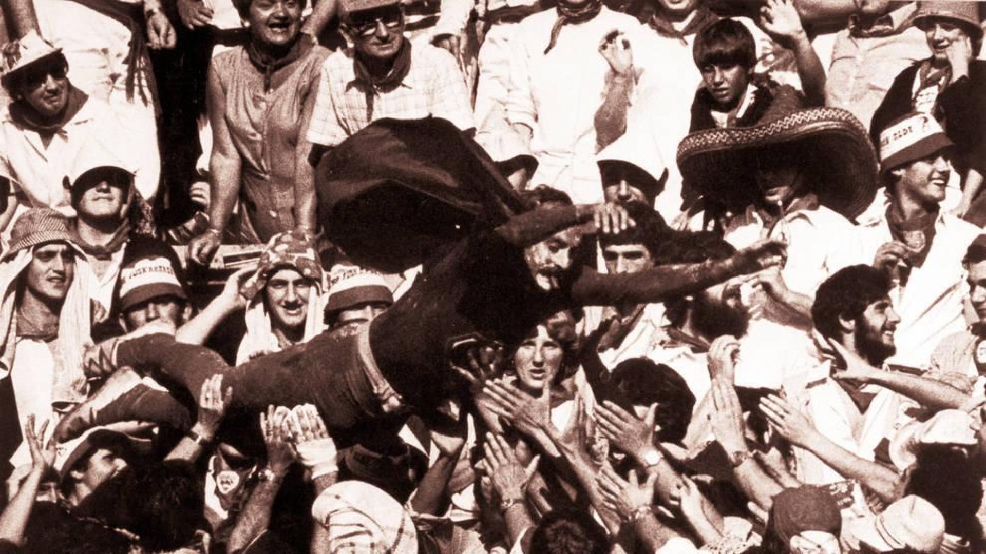 Los Sanfermines de 1979, tras la muerte de Germán Rodríguez en los disturbios del año anterior, comenzaron con un clima  de tensa calma. Pero el 8 de julio, Superman apareció en el tendido de la plaza y la historia dio un giro inesperado.