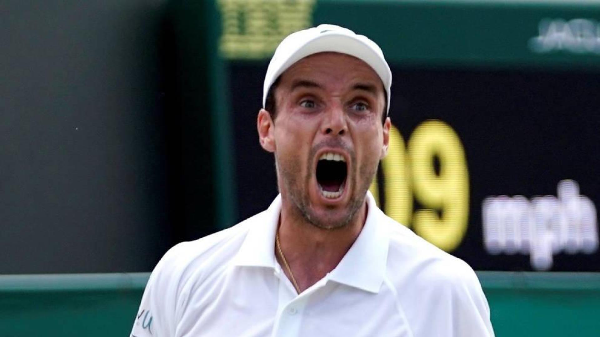 Roberto Bautista vence a Khachanov e iguala su mejor marca en Wimbledon