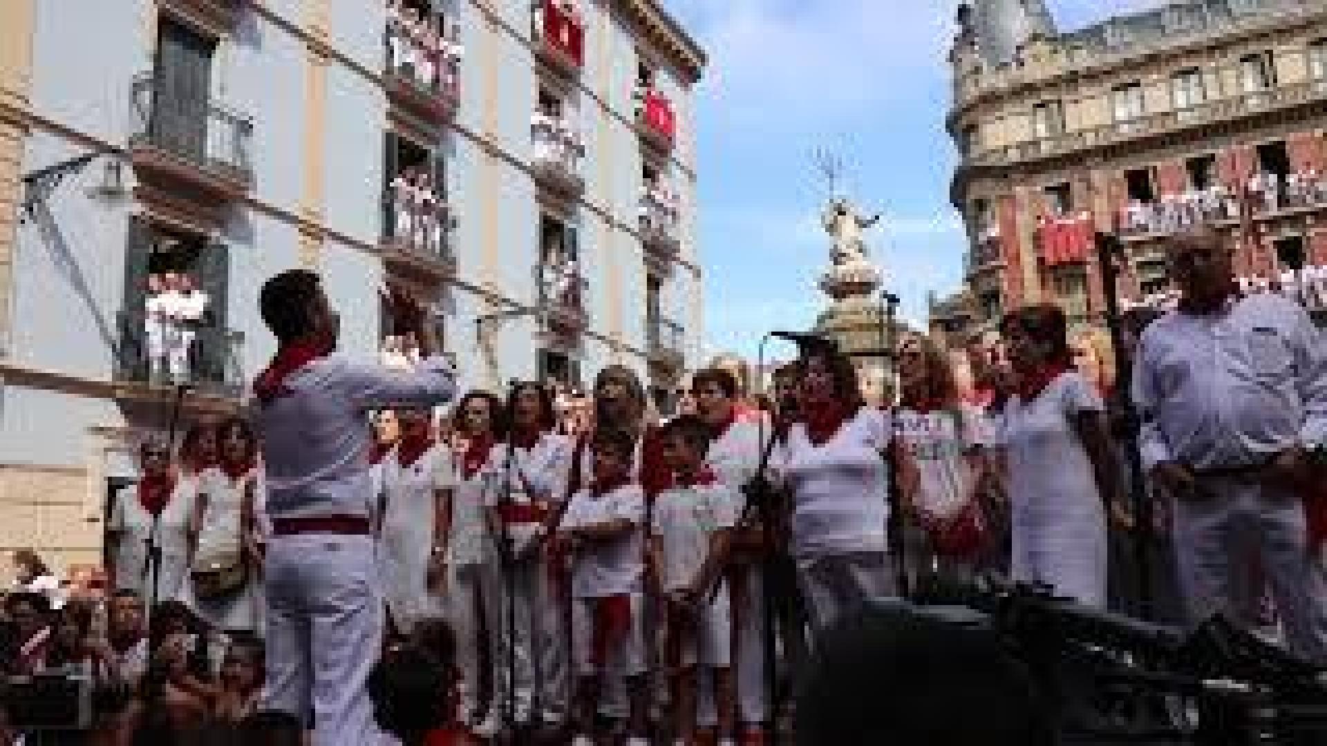 Vídeo de la jota a San Fermín durante la procesión del día 7